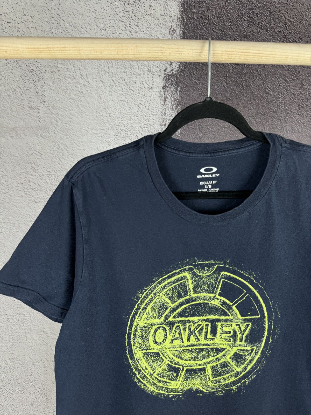 Oakley Oakley vintage big logo navy blue tee shirt Size US L / EU 52-54 / 3 - 3 Thumbnail