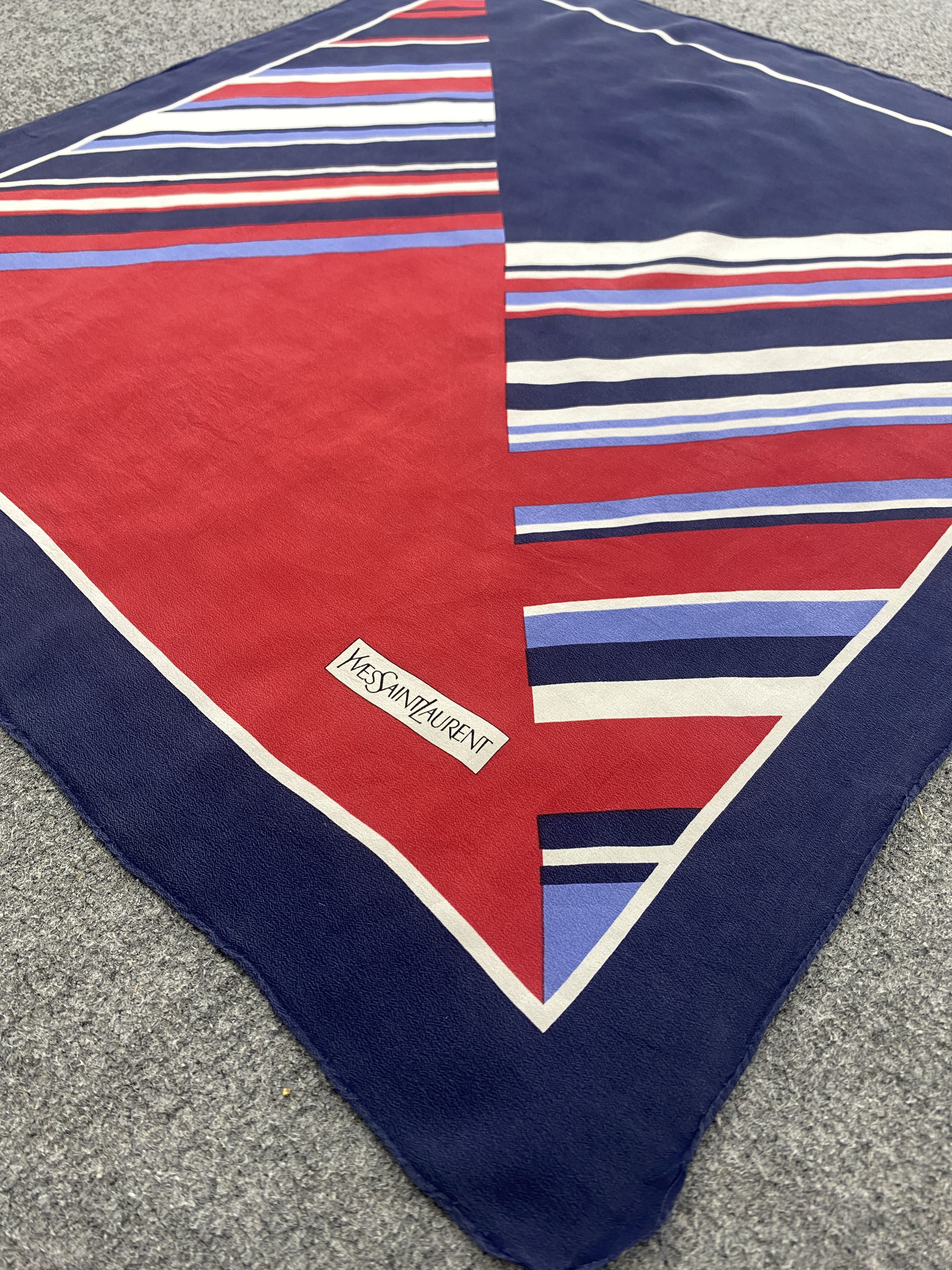 Vintage × Yves Saint Laurent Yves Saint Laurent Silk Scarf / Foulards / Silk Shawl SN0027 Size ONE SIZE - 5 Thumbnail