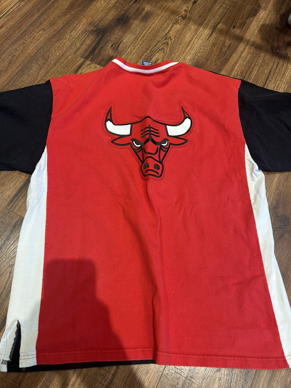 Champion Chicago Bulls 90’s Vintage Champion Official Warmup Shirt Size US XL / EU 56 / 4 - 5 Thumbnail