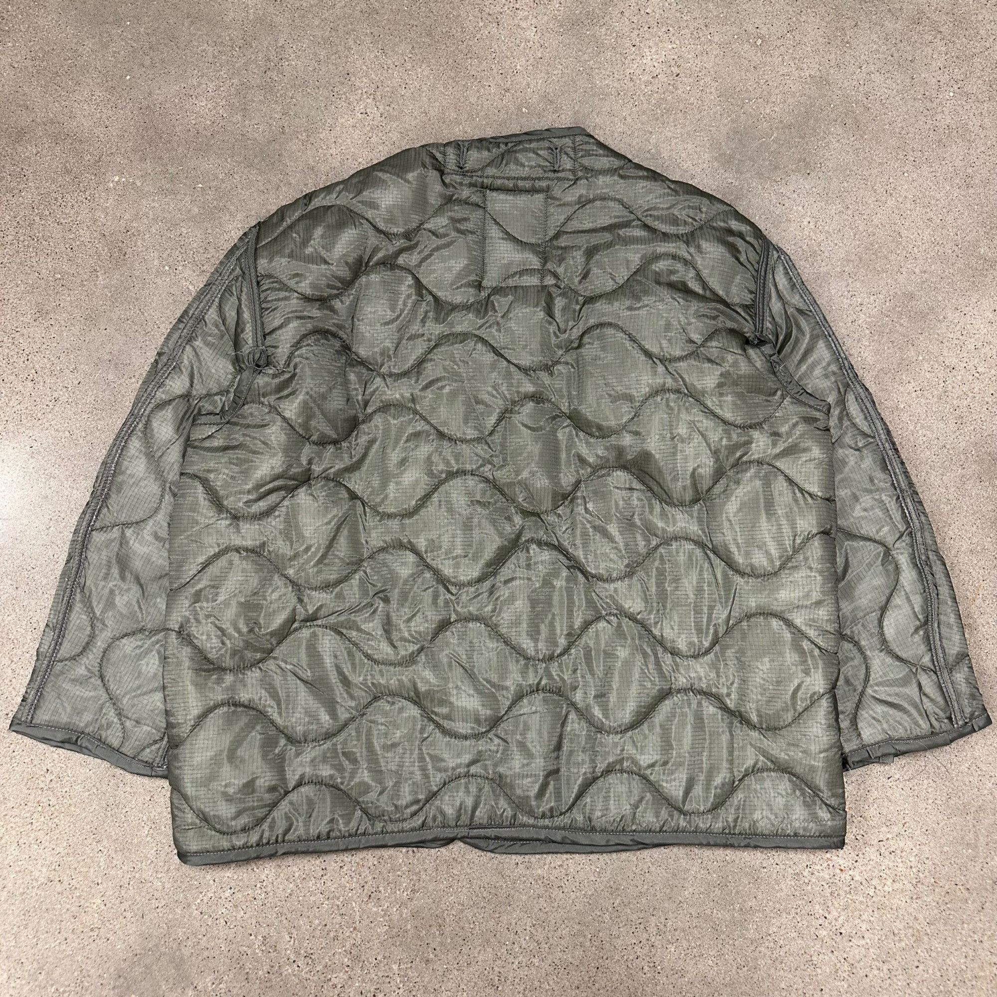 Vintage Vintage New Oldstock Military Liner Quilted Jacket Size US L / EU 52-54 / 3 - 3 Thumbnail