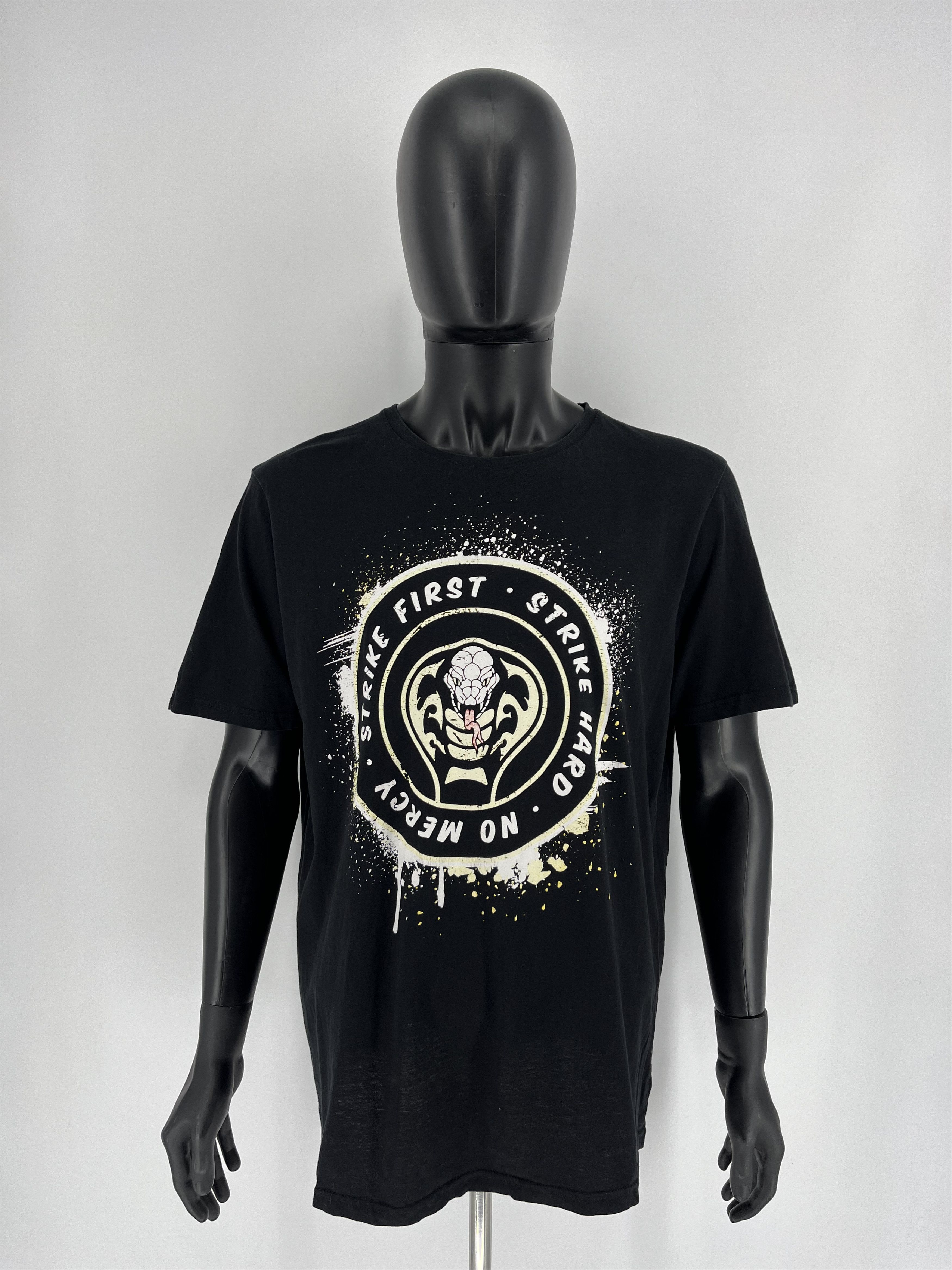 Universal Studios Vintage Cobra Kai The Karate Kids Movie Tv Series Tee Size US XL / EU 56 / 4 - 2 Thumbnail