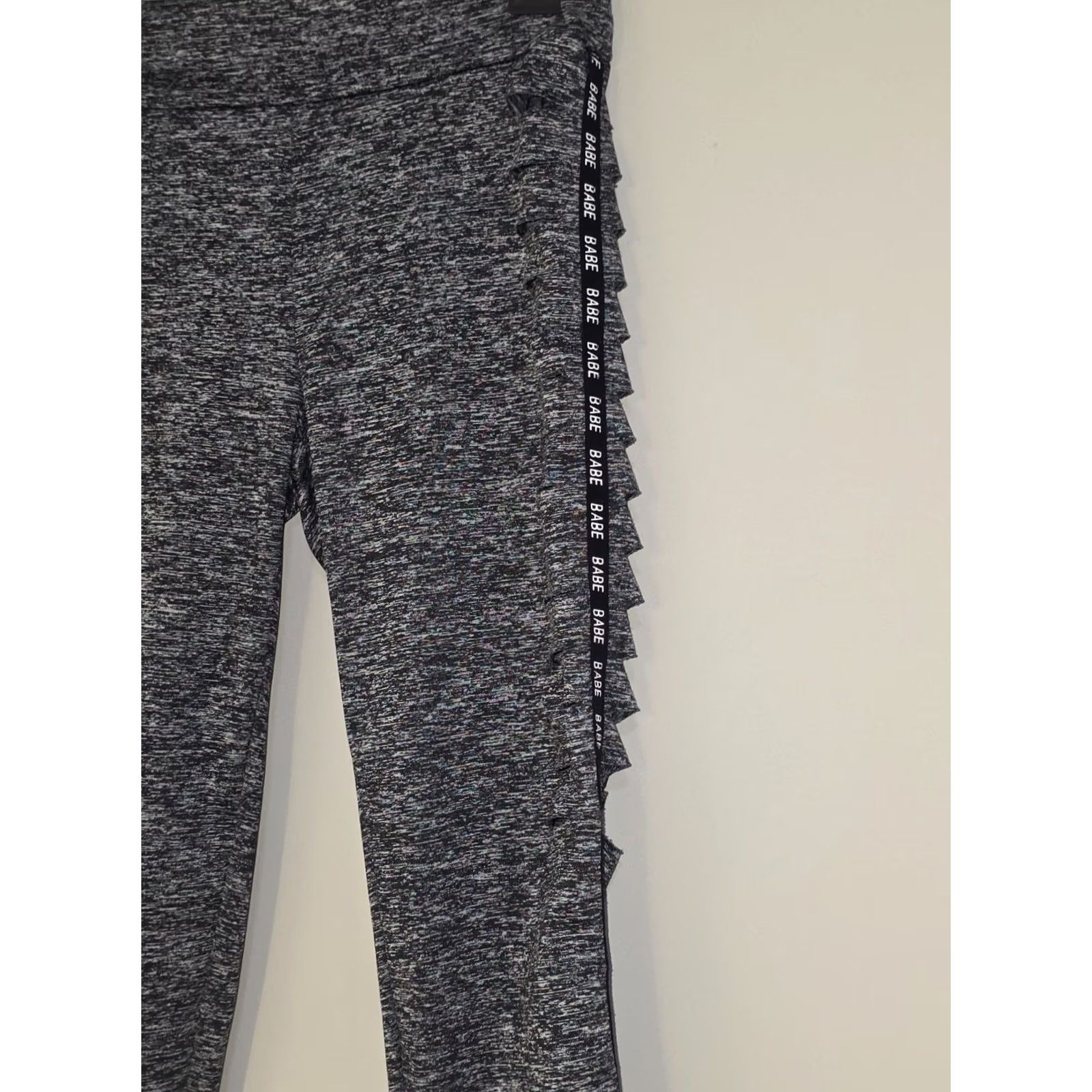 Vintage Bozzolo Womens Capri Leggings Small Grey Heather Activewear Workout Leggings Athletic Fit Pull On Size 28" / US 6 / IT 42 - 4 Thumbnail