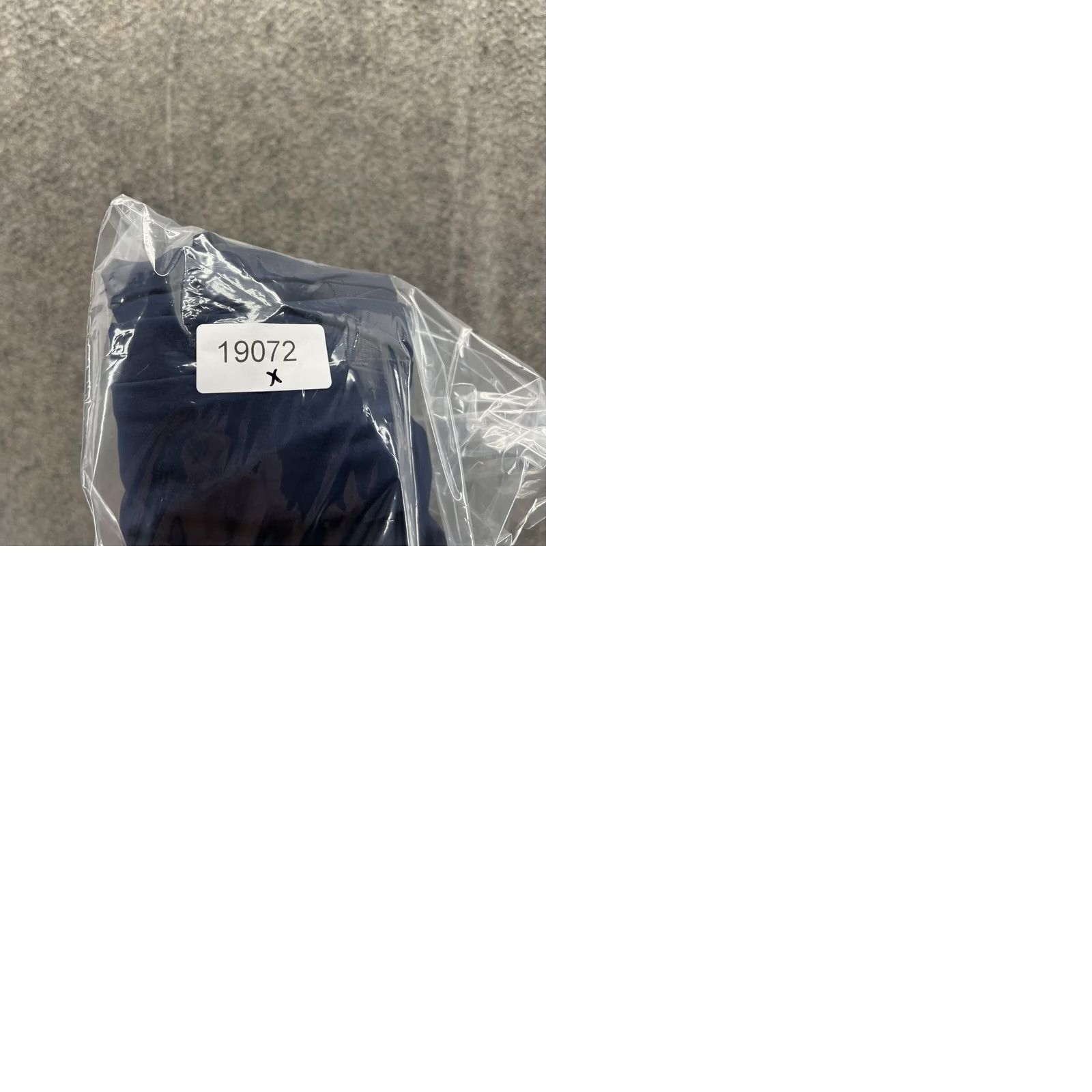 Izod IZOD Pants Men 40x29 Adult Blue Navy Chino Pleated Casual Polyester Size US 40 / EU 56 - 10 Thumbnail