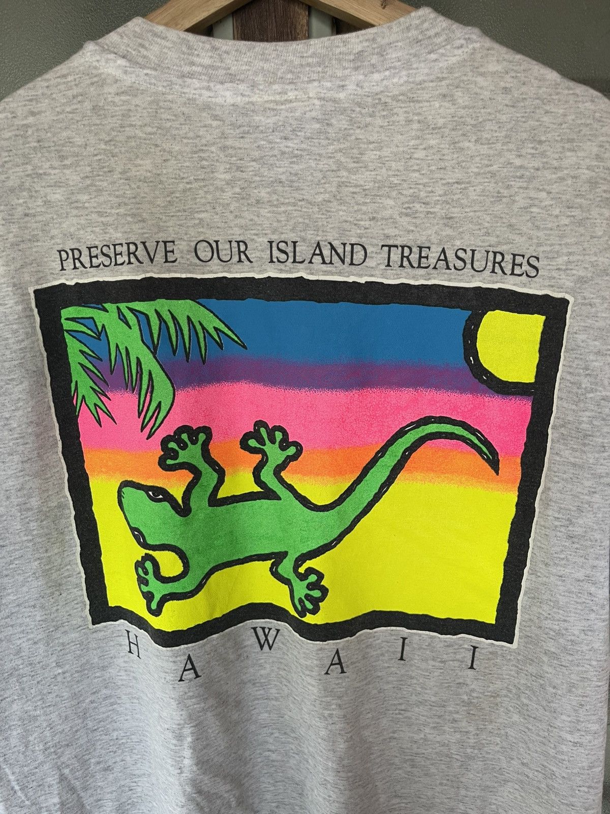 Vintage Vintage 80's Hanes Beefy-T Gecko Hawaii Shirt Tee Size US L / EU 52-54 / 3 - 7 Thumbnail