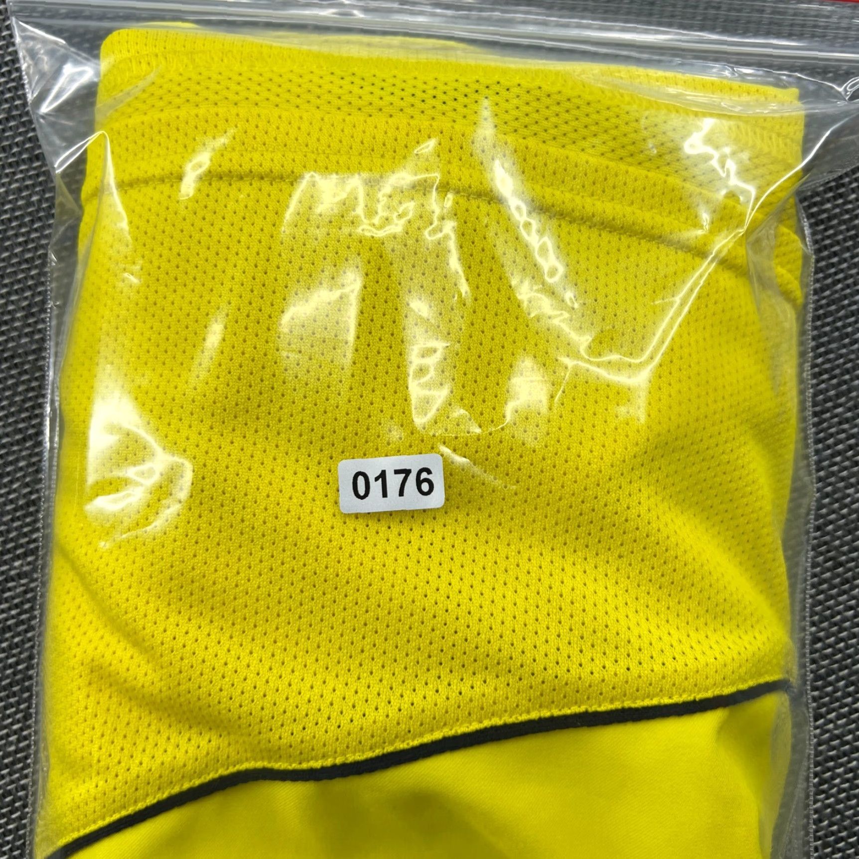 Nike Nike Borussia Dortmund 2004 2005 Home Metzelder #21 Jersey Football Mens L Yellow T-Shirt Size US L / EU 52-54 / 3 - 2 Thumbnail