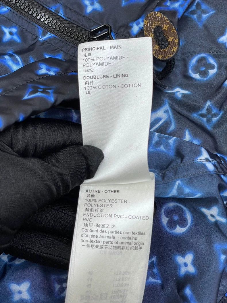 Louis Vuitton Louis Vuitton 23 pre-fall blue gradient logo hooded trench Size US XXS / EU 40 - 8 Thumbnail