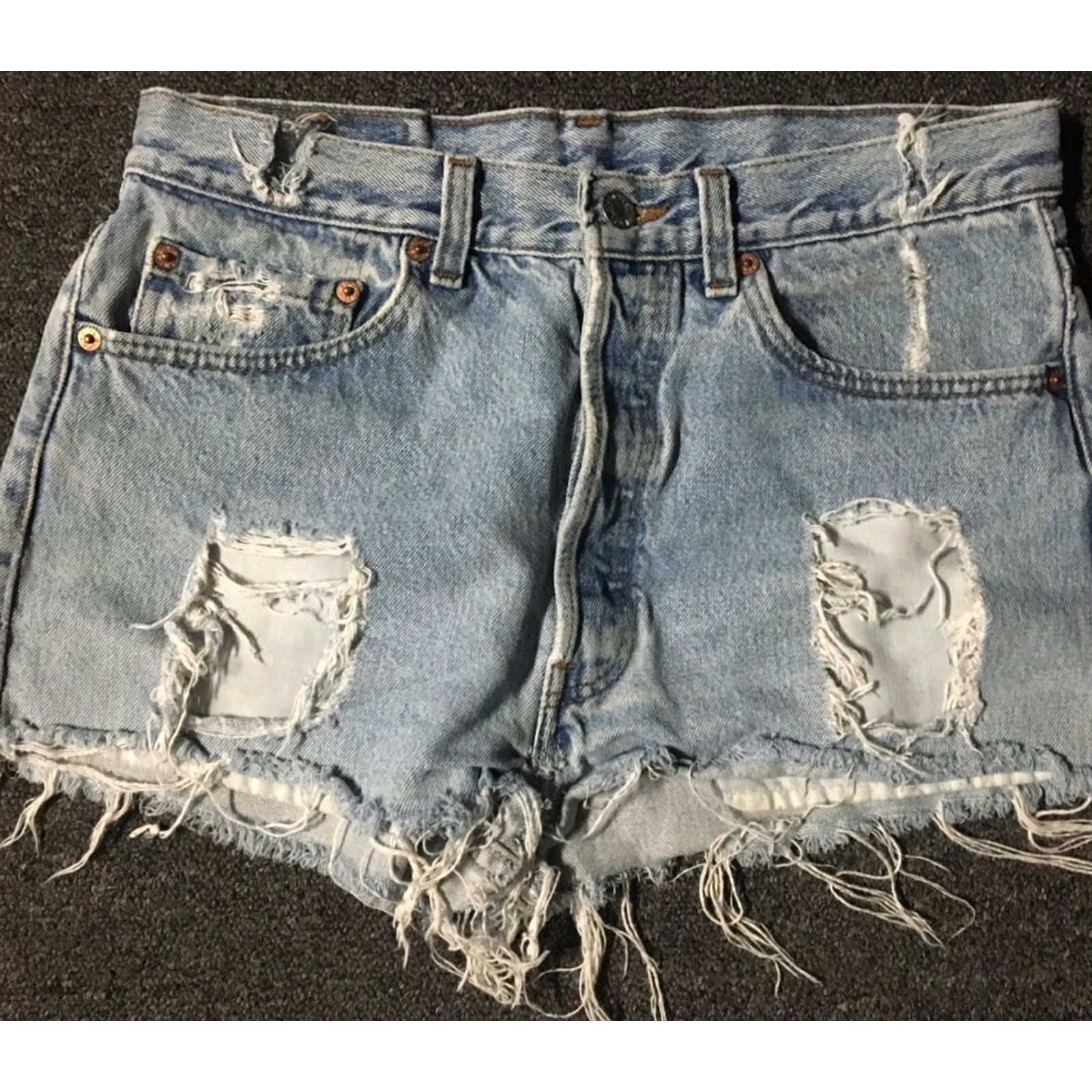 Levi's VINTAGE Levi's 501 Jeans Shorts Shirt Womens 30 Blue Distressed Thrashed Cut Off Grunge 80s 90s Biker USA Size 30" / US 8 / IT 44 - 2 Thumbnail