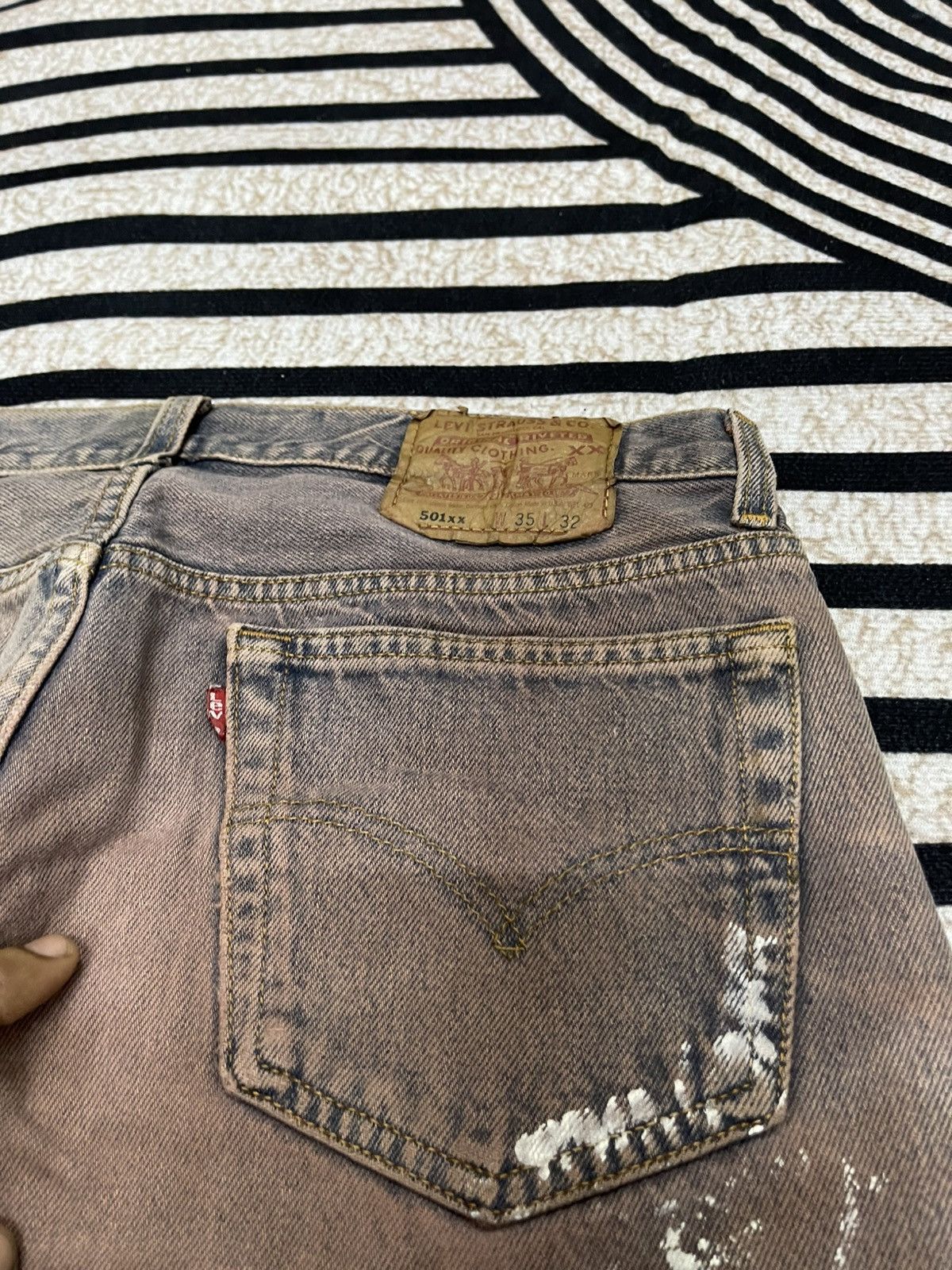 Levi's Vintage Clothing 90s LEVIS 501xx DISTRESSED JEANS SPLASHED PAINT RARE Size US 31 - 16 Thumbnail