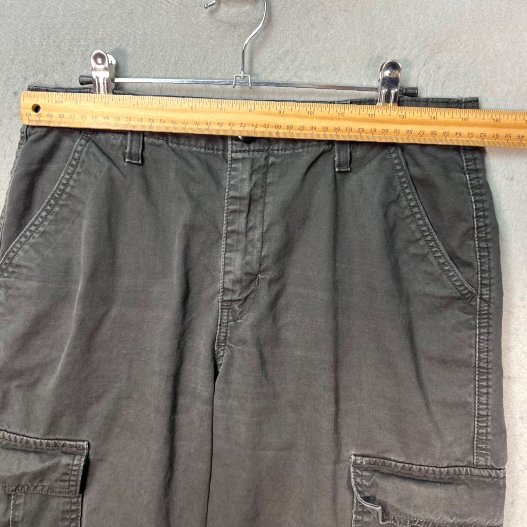 Levi's Levis 94 Baggy Womens Size 28 Cargo Pants Dark Gray Straight Leg Cotton Size 28" / US 6 / IT 42 - 6 Thumbnail