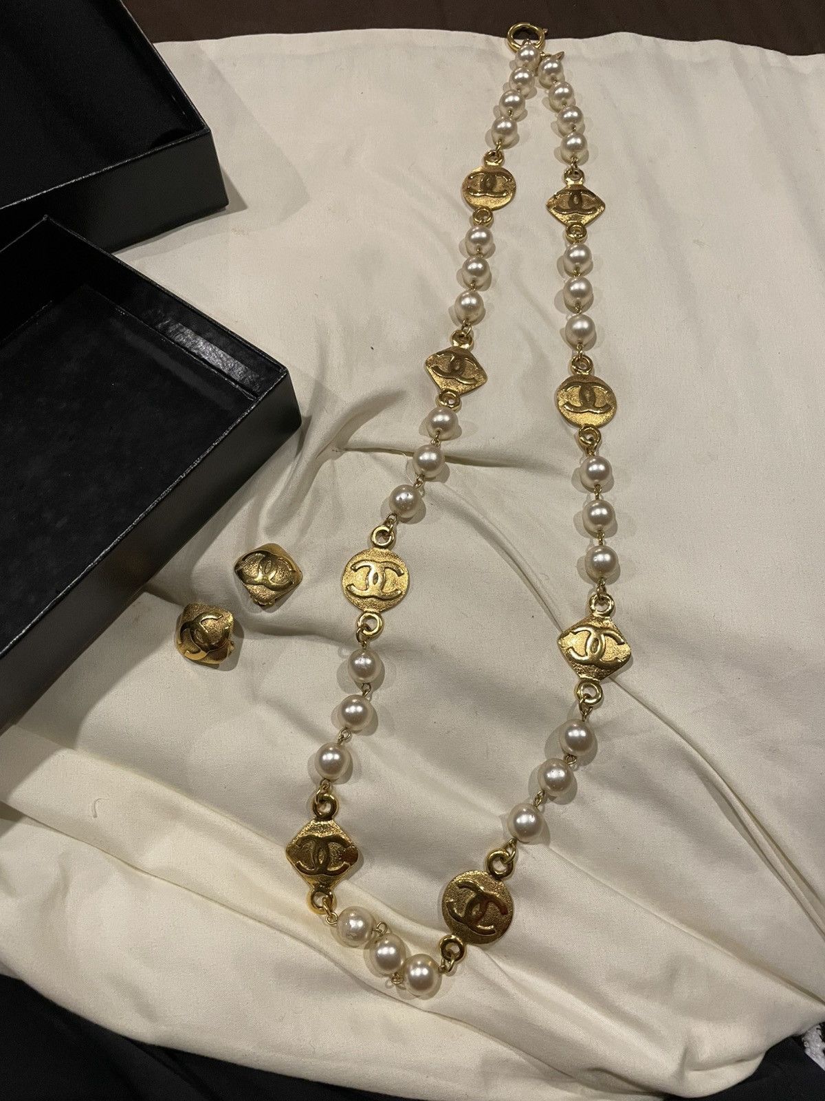 1980's Chanel Large Pearl Necklace With Coin