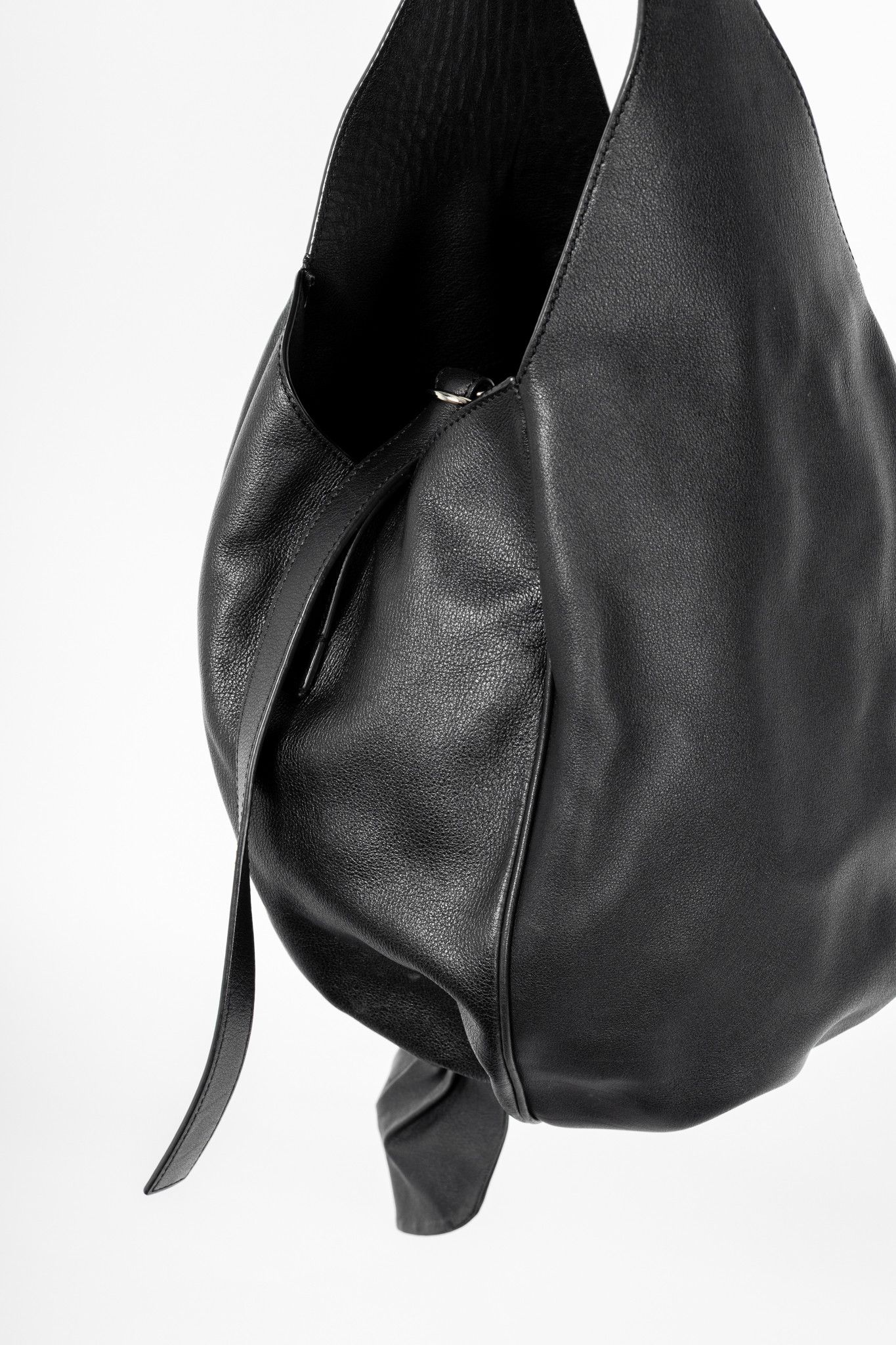 JW Anderson J.W. Anderson AW17 Black Leather Knot Hobo Size ONE SIZE - 8 Thumbnail