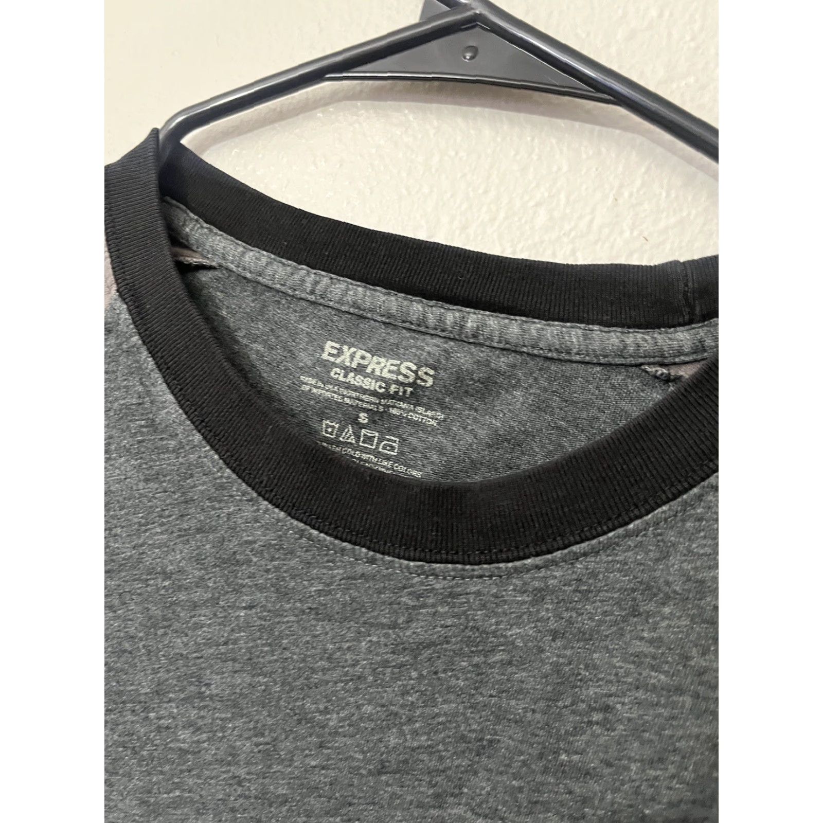 Express EXPRESS Long Sleeve Crew Neck Gray Shirt Adult Small Mens Size US S / EU 44-46 / 1 - 2 Thumbnail