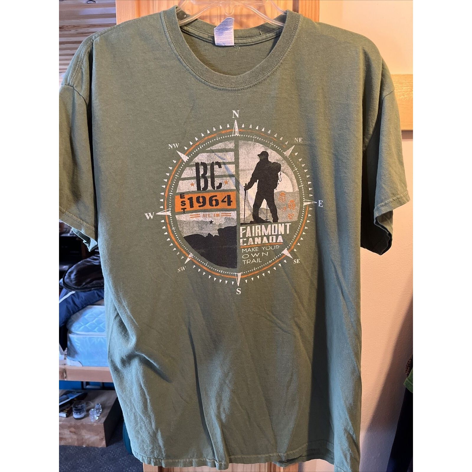 Gildan Gildan Men XL Olive Green Canada Short Sleeve Cotton T-Shirt Size US XL / EU 56 / 4 - 2 Thumbnail