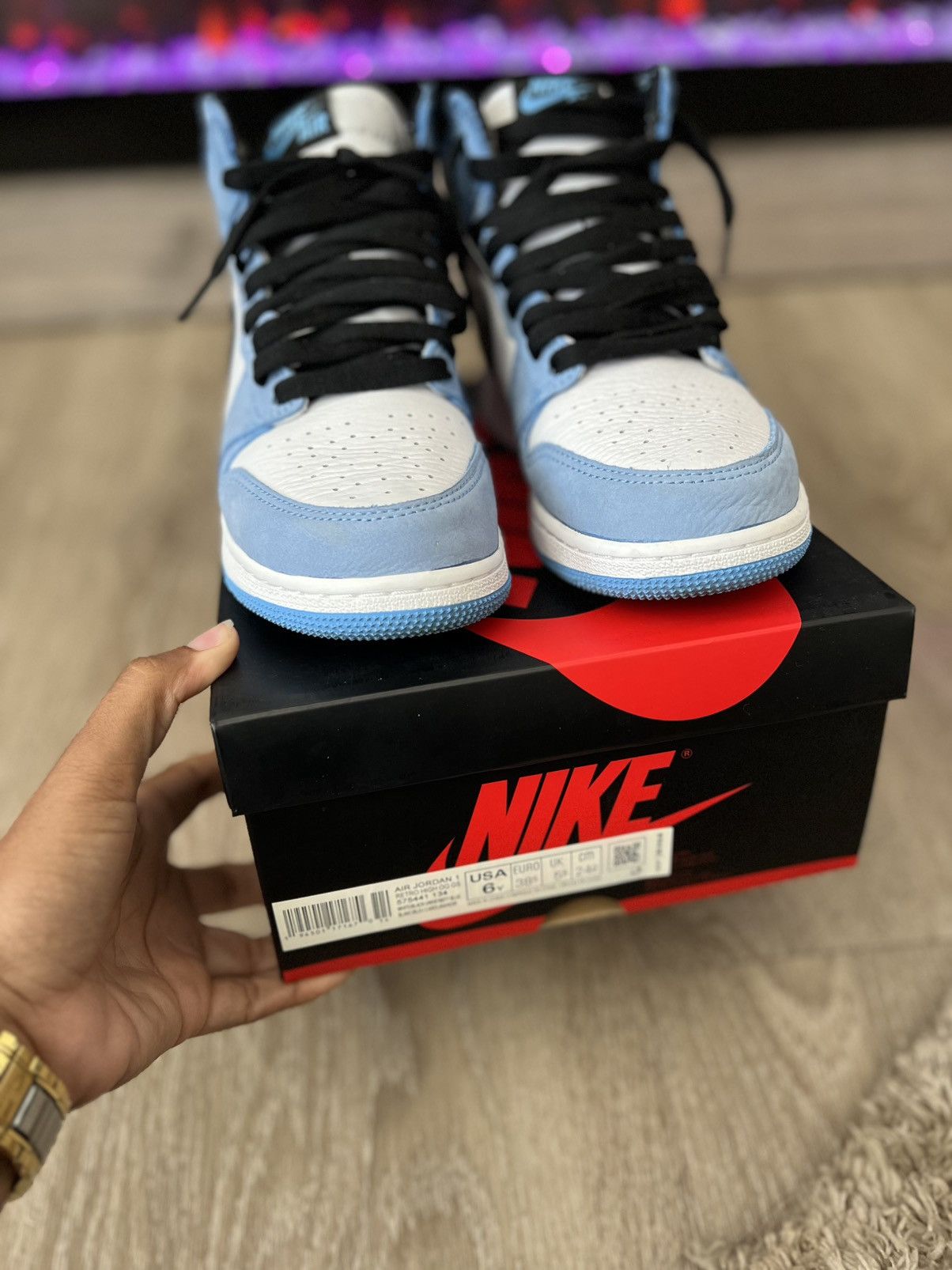 Jordan Brand Air Jordan 1 GS “University Blue” Size US 6 / EU 39 - 5 Thumbnail