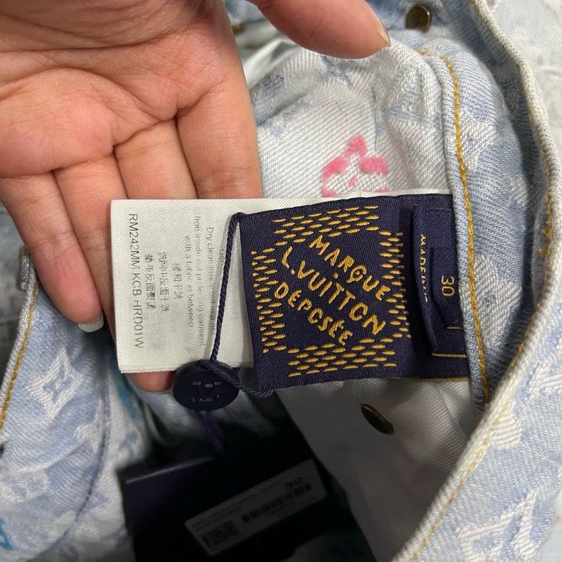 Louis Vuitton Louis Vuitton Blue Logo monogrammed button pocket jeans Size US 30 / EU 46 - 2 Thumbnail