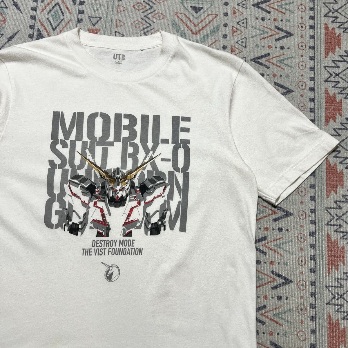 Anime Gundam Uniqlo Tshirt Size US M / EU 48-50 / 2 - 4 Thumbnail