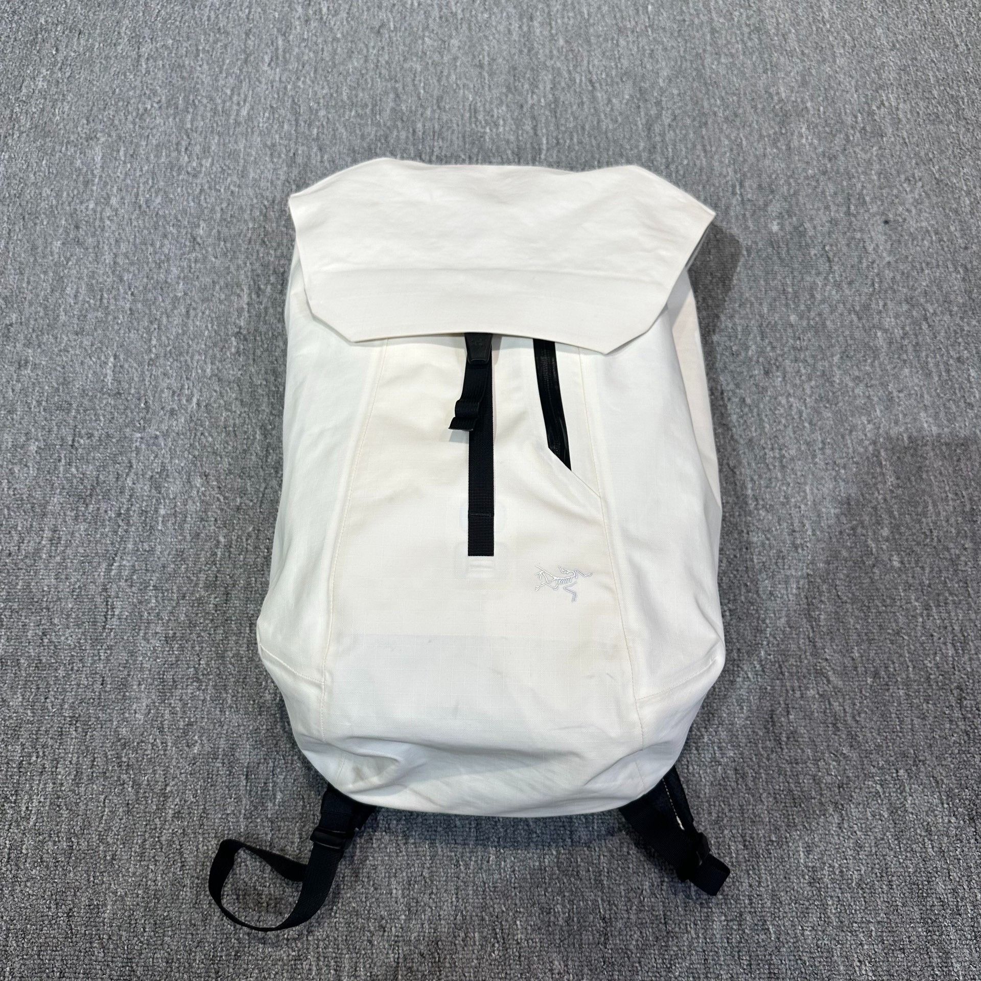 Arc'teryx Arc'teryx Foley Pouch ((ReCUT)) | Grailed