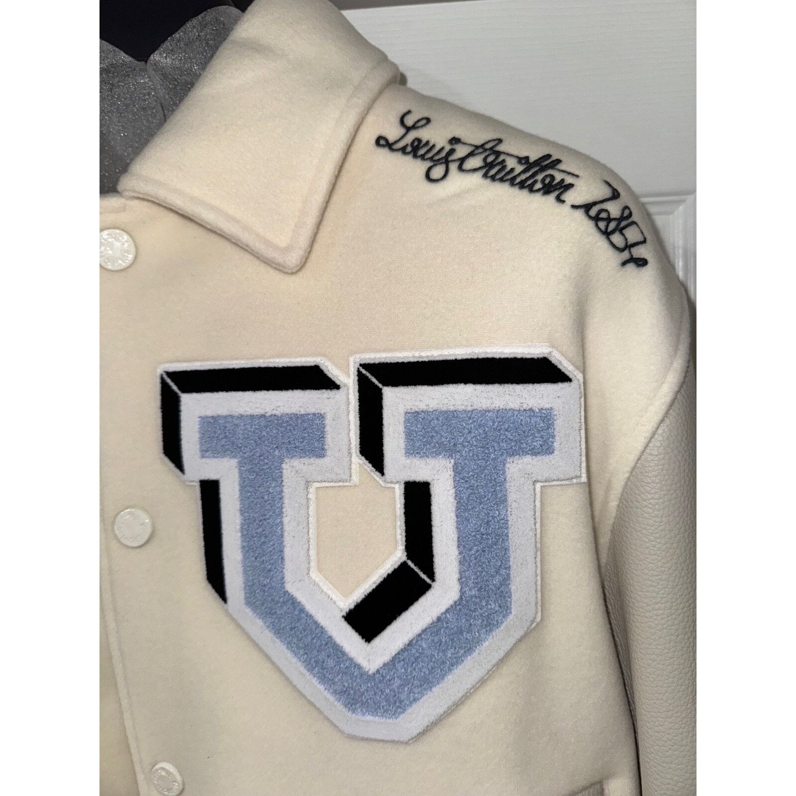Louis Vuitton Louis Vuitton Leather Jacket Milky White Blue Patch 50 Size US M / EU 48-50 / 2 - 5 Thumbnail