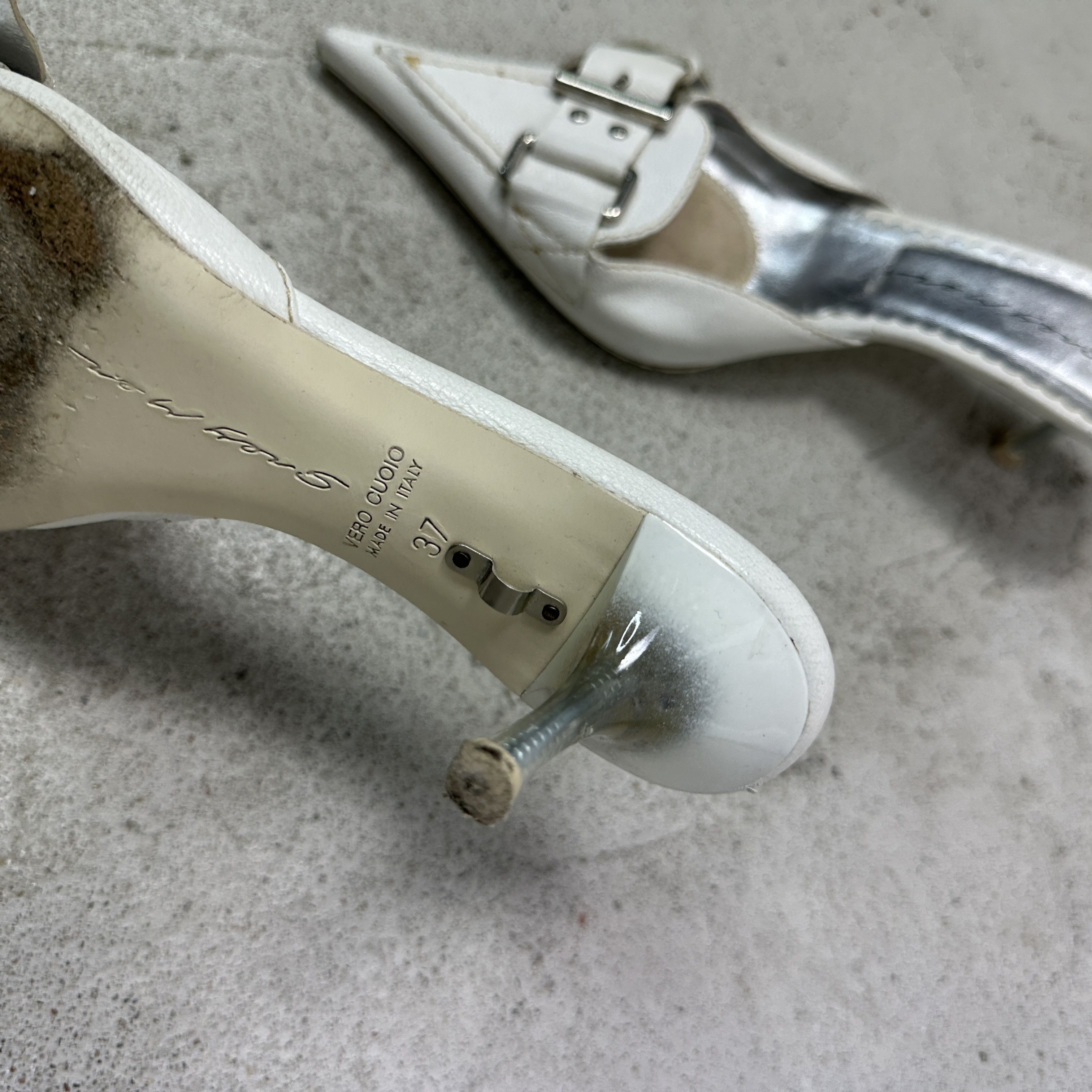 Vintage Vintage Avant Garde Kitten Heels Buckled Mules Y2K Size US 7 / IT 37 - 9 Thumbnail
