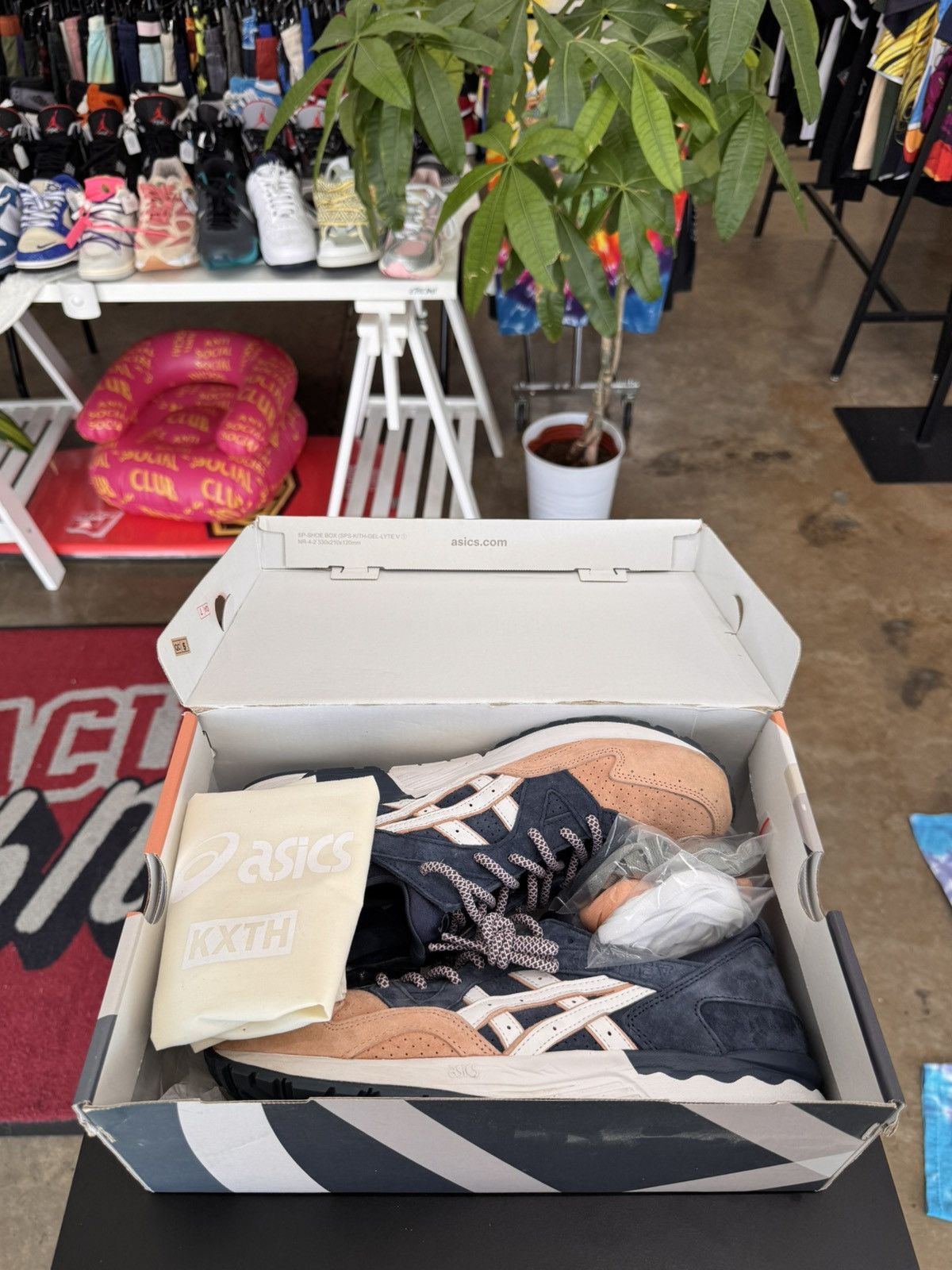 Asics × Kith ASICS Gel-Lyte V Kith Salmon Toe Size 10.5 (2021) Size US 10.5 / EU 43-44 - 13 Thumbnail