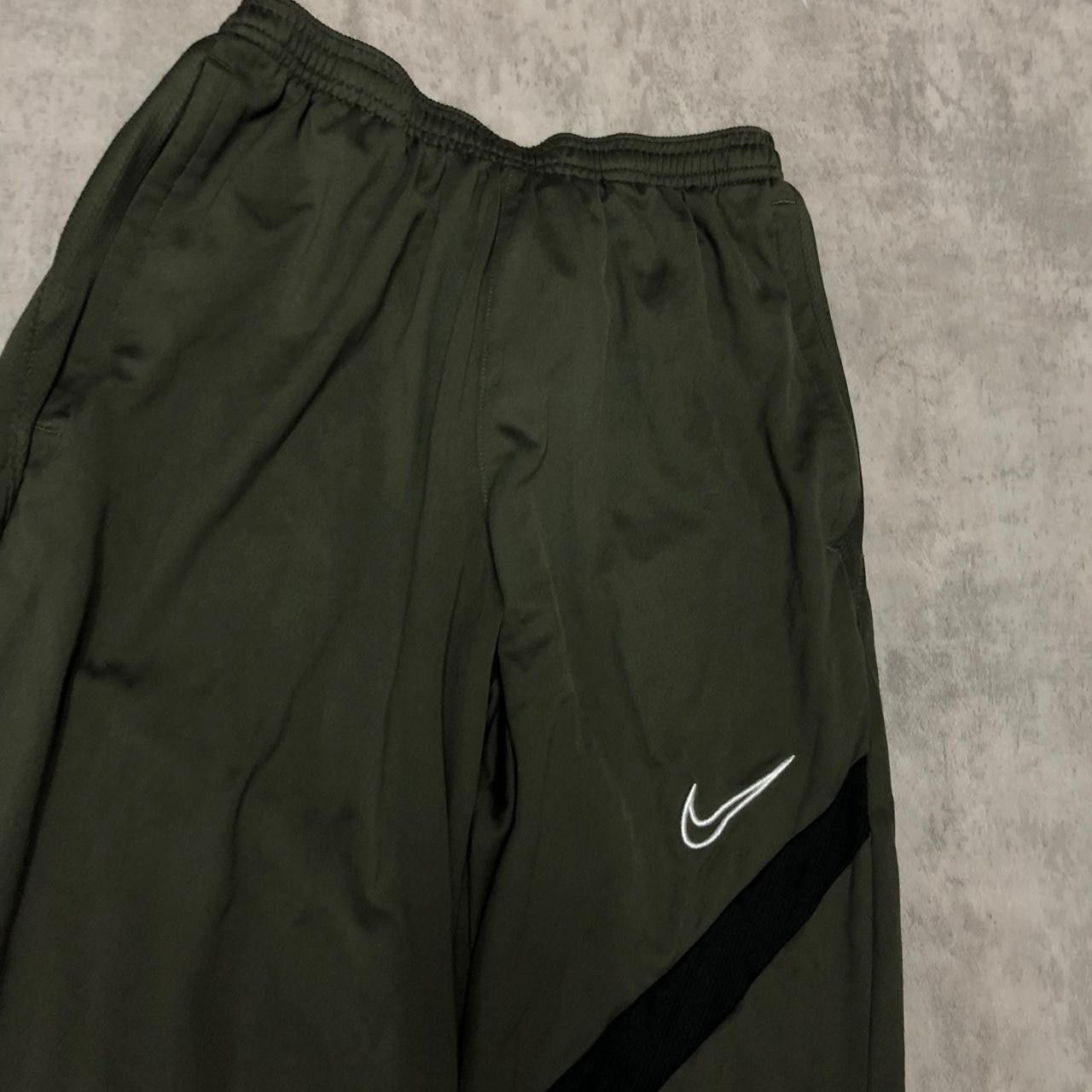 Nike Nike sweatpants green sport training Size US 32 / EU 48 - 2 Thumbnail