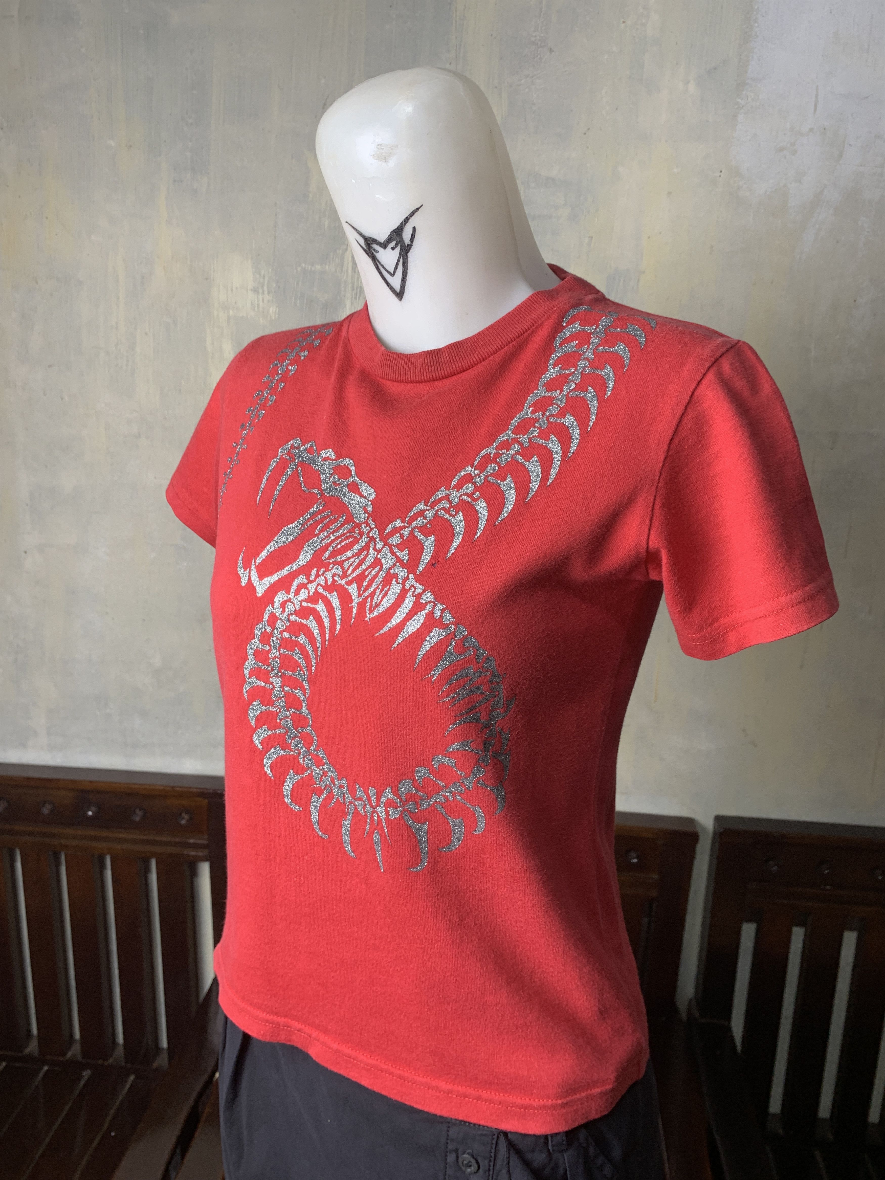 Japanese Brand 2000s Blue Surf Red Snake Skeleton Glitters Baby Tee (S) Size S / US 4 / IT 40 - 2 Thumbnail