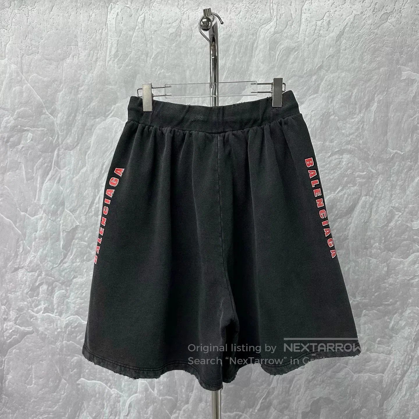 Balenciaga balenciaga ss24 vintage print shorts size large. Size US 44 / EU 60 - 4 Thumbnail