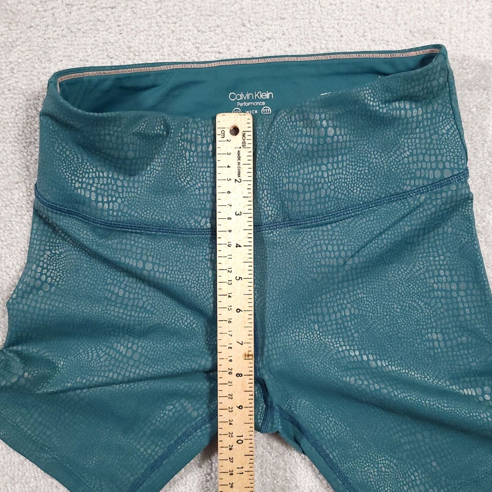 Calvin Klein Calvin Klein Womens Yoga Bike Shorts Green Animal Print Small S Regular Nylon Spandex Lightweight Comfort Inseam 7 in Activewear Outdoor Sports Womens Size 28" / US 6 / IT 42 - 7 Thumbnail