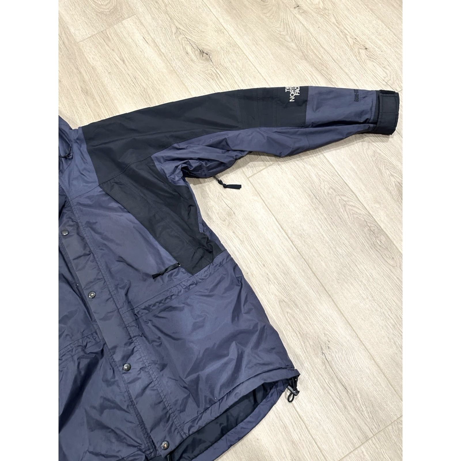 The North Face VINTAGE The North Face Gore-Tex Blue Hooded Full Zip Logo Shell Jacket Large Mens Size US L / EU 52-54 / 3 - 2 Thumbnail