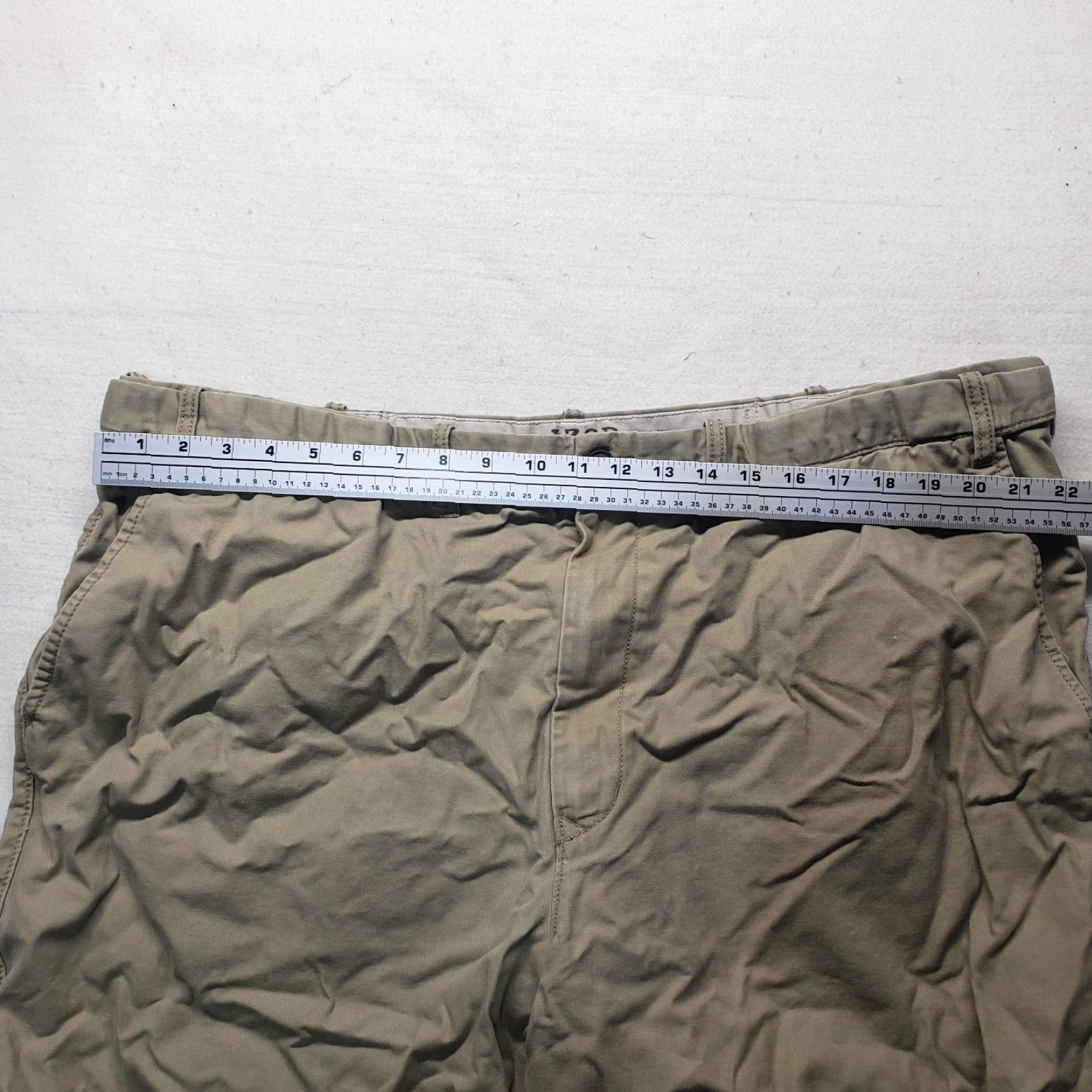 Izod IZOD Shorts Chino Cotton Pleated Front Brown Tan 46 Adult Men's Size 46 Brown Izod Short Mens 90s? Size US 30 / EU 46 - 3 Thumbnail