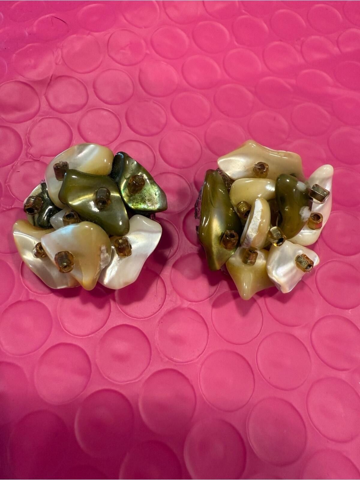 Other Wearable art vintage shimmery stone beaded clip on earrings Size ONE SIZE - 1 Thumbnail