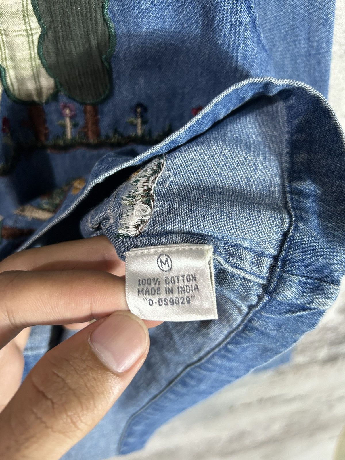 2000s Undefined Animal Shirt