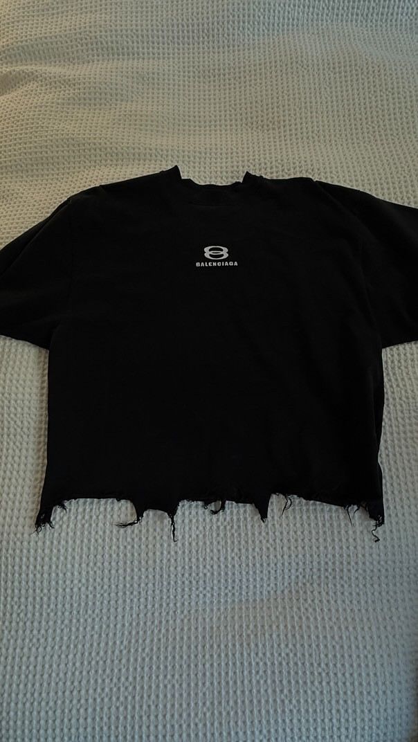Balenciaga Balenciaga Black Tee Distressed Size US L / EU 52-54 / 3 - 8 Thumbnail