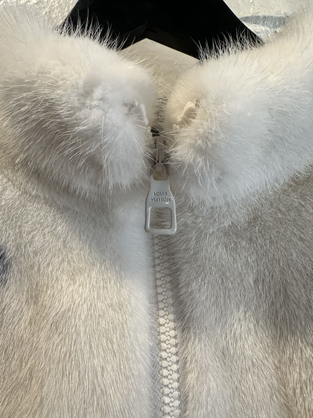 Louis Vuitton Louis Vuitton Mink Monogram Vest 2023 Size US XL / EU 56 / 4 - 5 Thumbnail