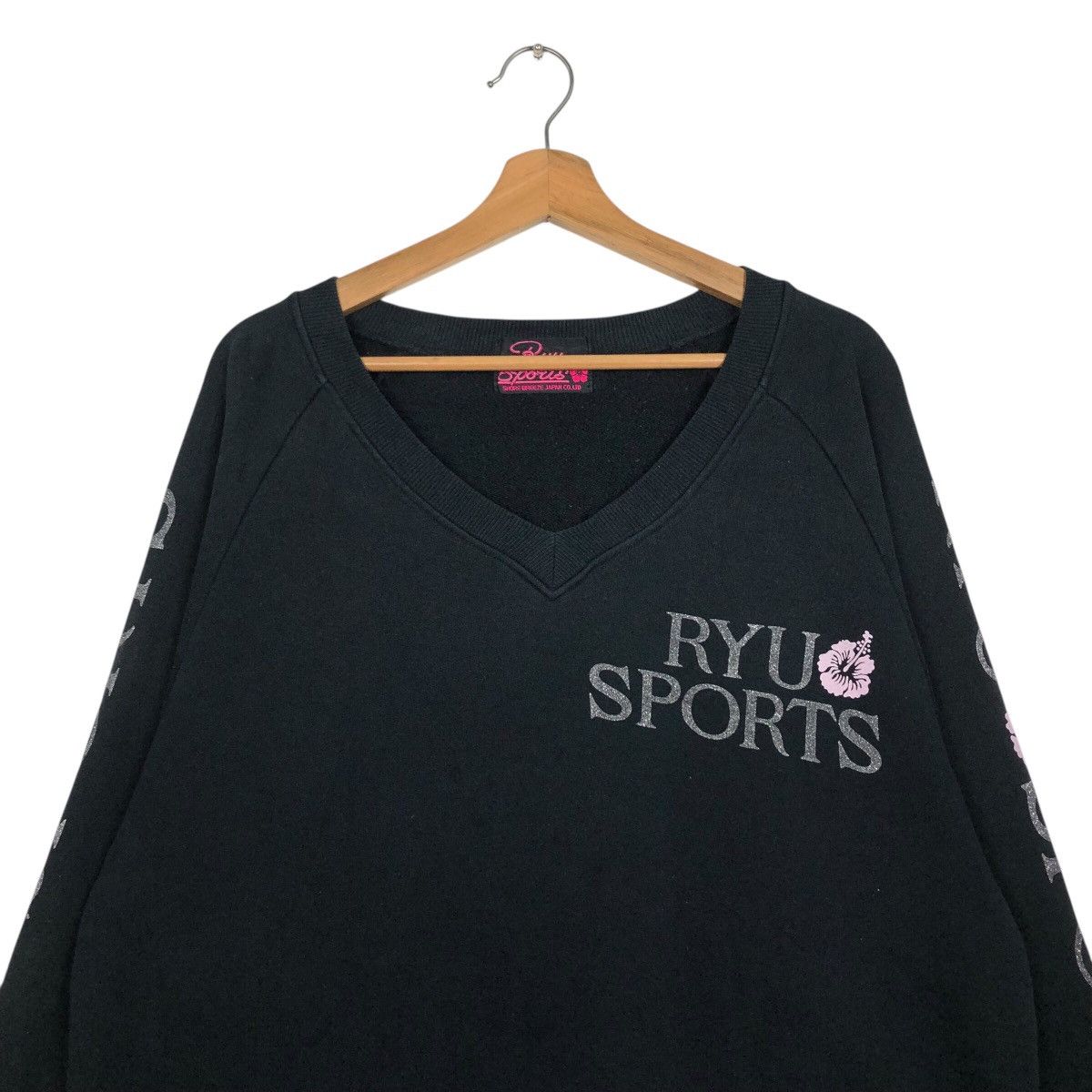 Japanese Brand RYU Sports Floral Crest V-Neck Sweat Obscure Japanese Label Size US M / EU 48-50 / 2 - 4 Thumbnail