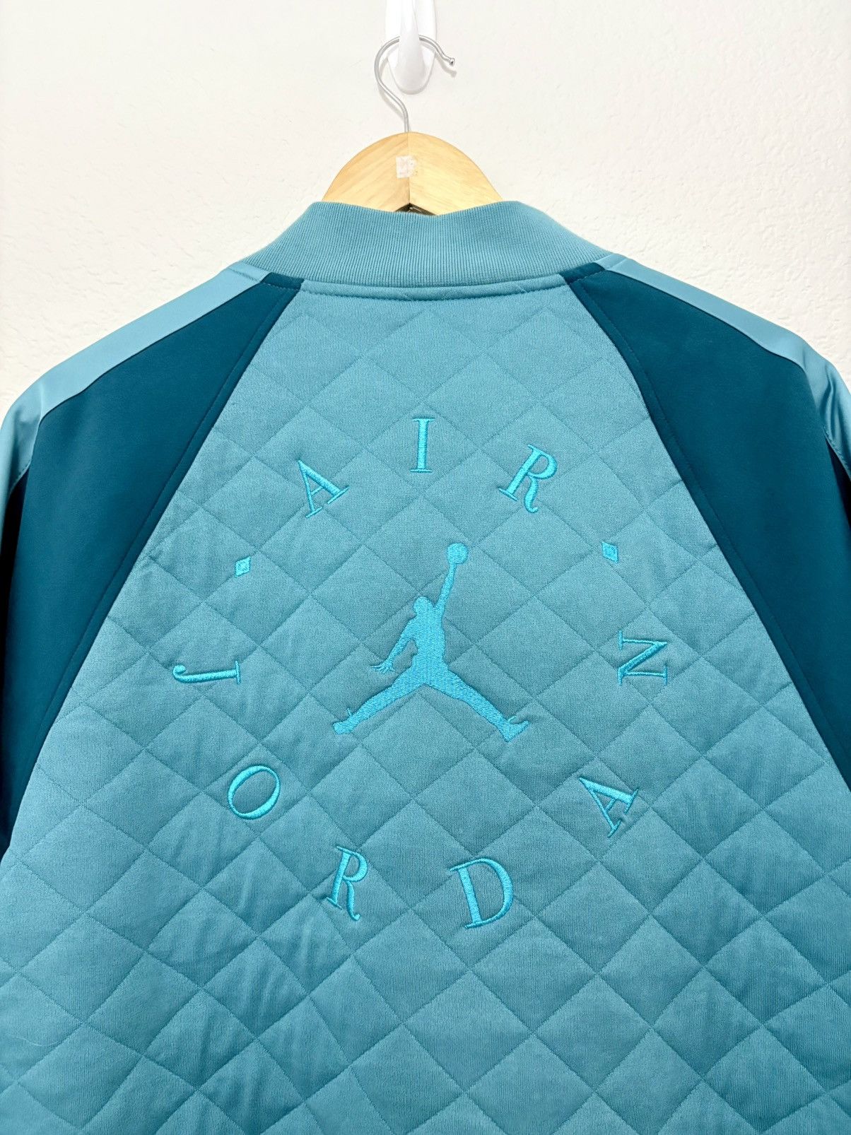 Jordan Brand 00’s Jordan Brand Embroidered Quilted Satin Bomber Soft Nike Size US M / EU 48-50 / 2 - 3 Thumbnail