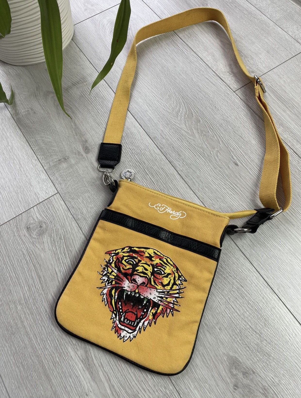 Christian Audigier × Ed Hardy × Vintage 🔥Rare vintage ED HARDY messenger /shoulder bag Size ONE SIZE - 1 Thumbnail