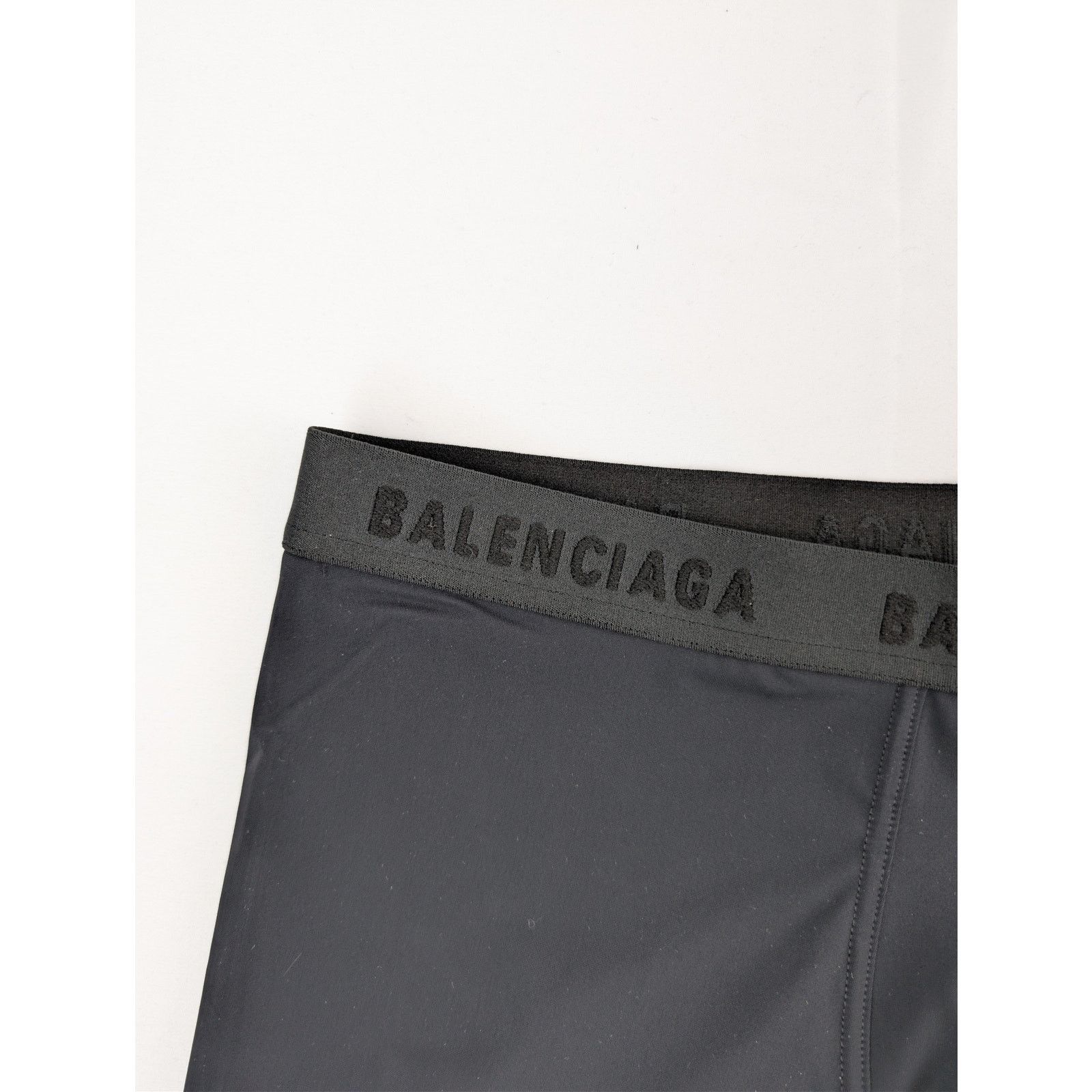 Balenciaga o1rshd1 Size: M / Swimwear Fitted Swim Trunks Short in Black Size US 32 / EU 48 - 6 Thumbnail