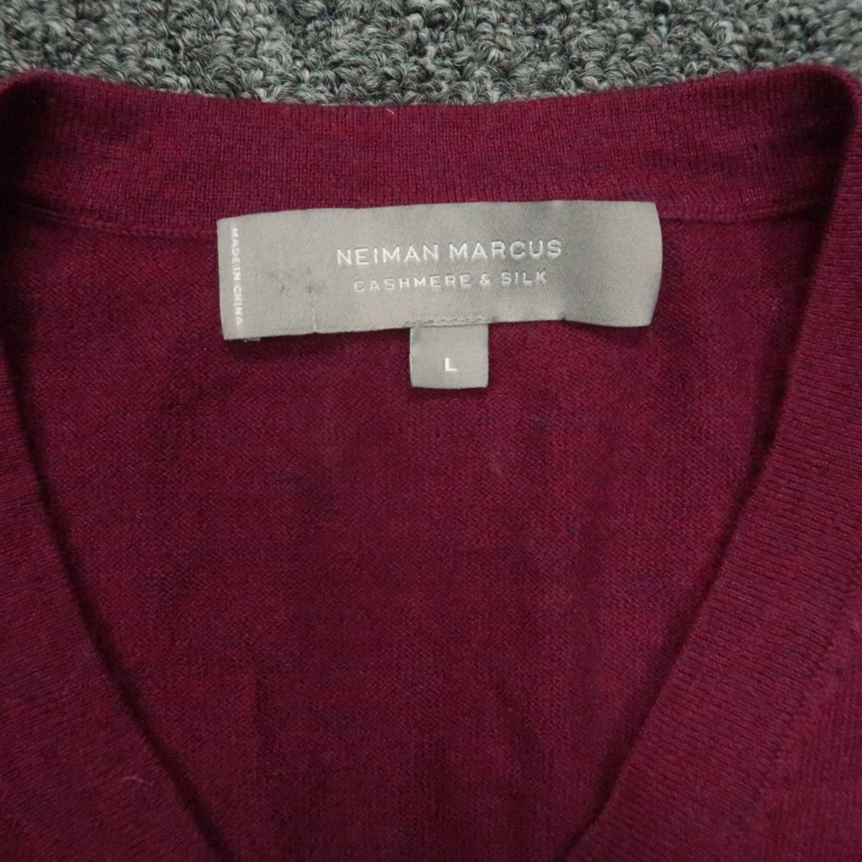 Neiman Marcus Neiman Marcus Sweater Mens Large Purple Silk Cashmere V-Neck Pullover Regular Fit Size US L / EU 52-54 / 3 - 3 Thumbnail