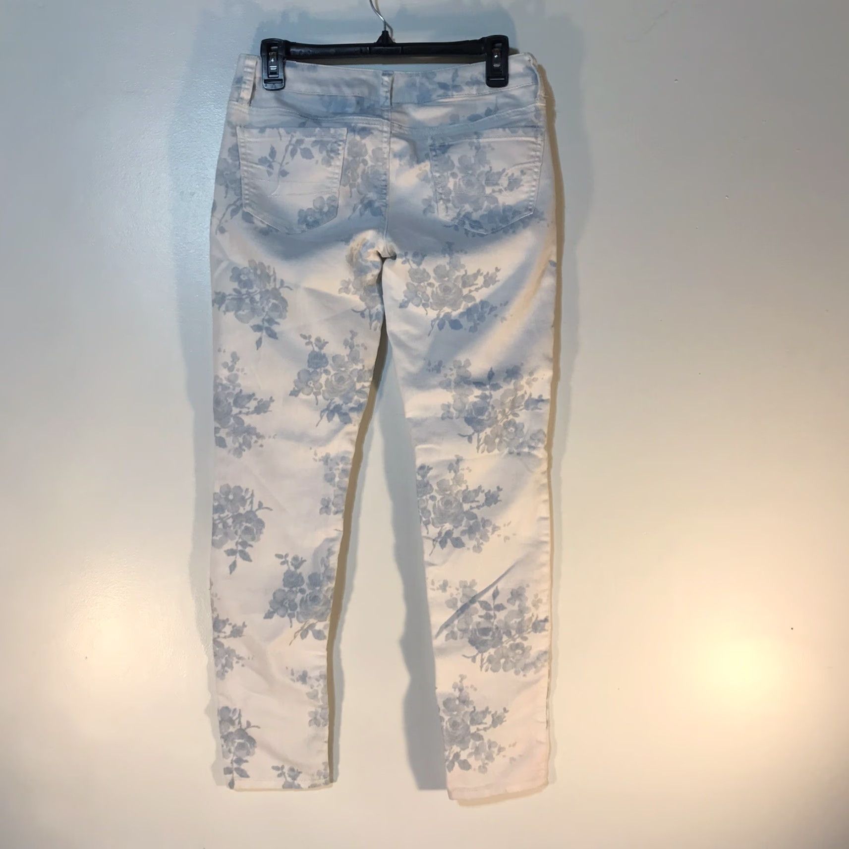 American Eagle Outfitters VINTAGE American Eagle Outfitters Jeggings Womens Size 4 Whitewash Floral Pattern Stretch Cotton Jeans Size 27" / US 4 / IT 40 - 2 Thumbnail