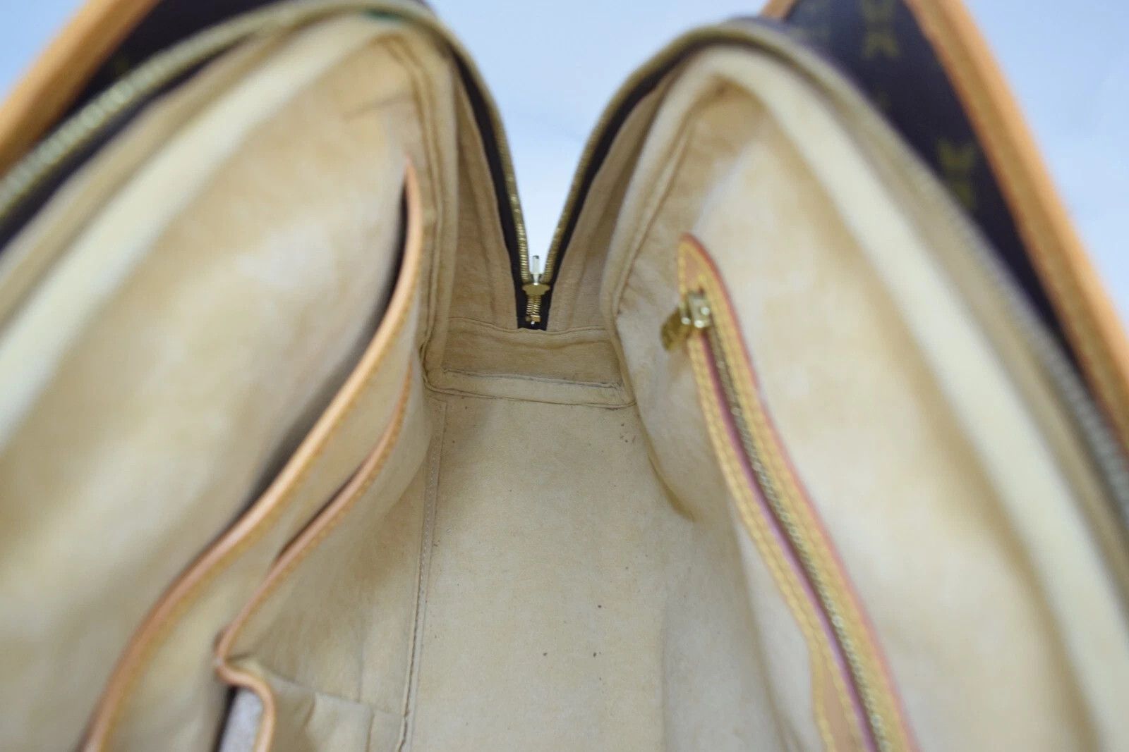 Louis Vuitton Louis Vuitton Rivoli Monogram Canvas Handbag M53380 Size ONE SIZE - 16 Thumbnail