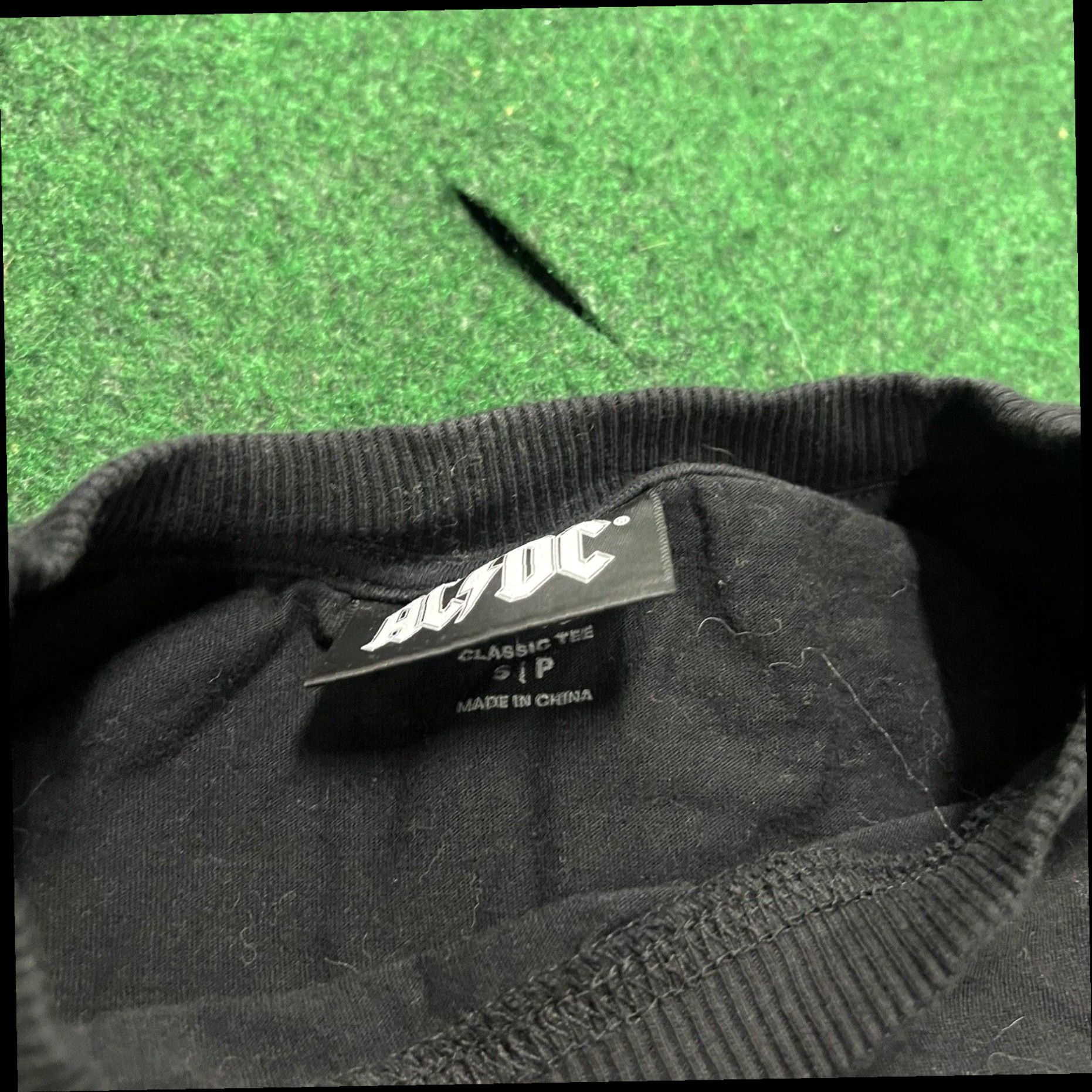 Vintage Vintage Y2K AC/DC Lightning T Shirt Size Small Fade Rock Band Tee Size US S / EU 44-46 / 1 - 3 Thumbnail