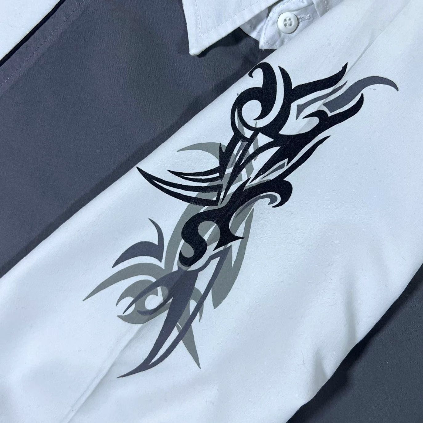 Vintage Identic Goth Y2K Tribal Graphic Grey White Polyester Shirt S Mens Small Button-Up Casual 100% Polyester 00s Size US S / EU 44-46 / 1 - 3 Thumbnail