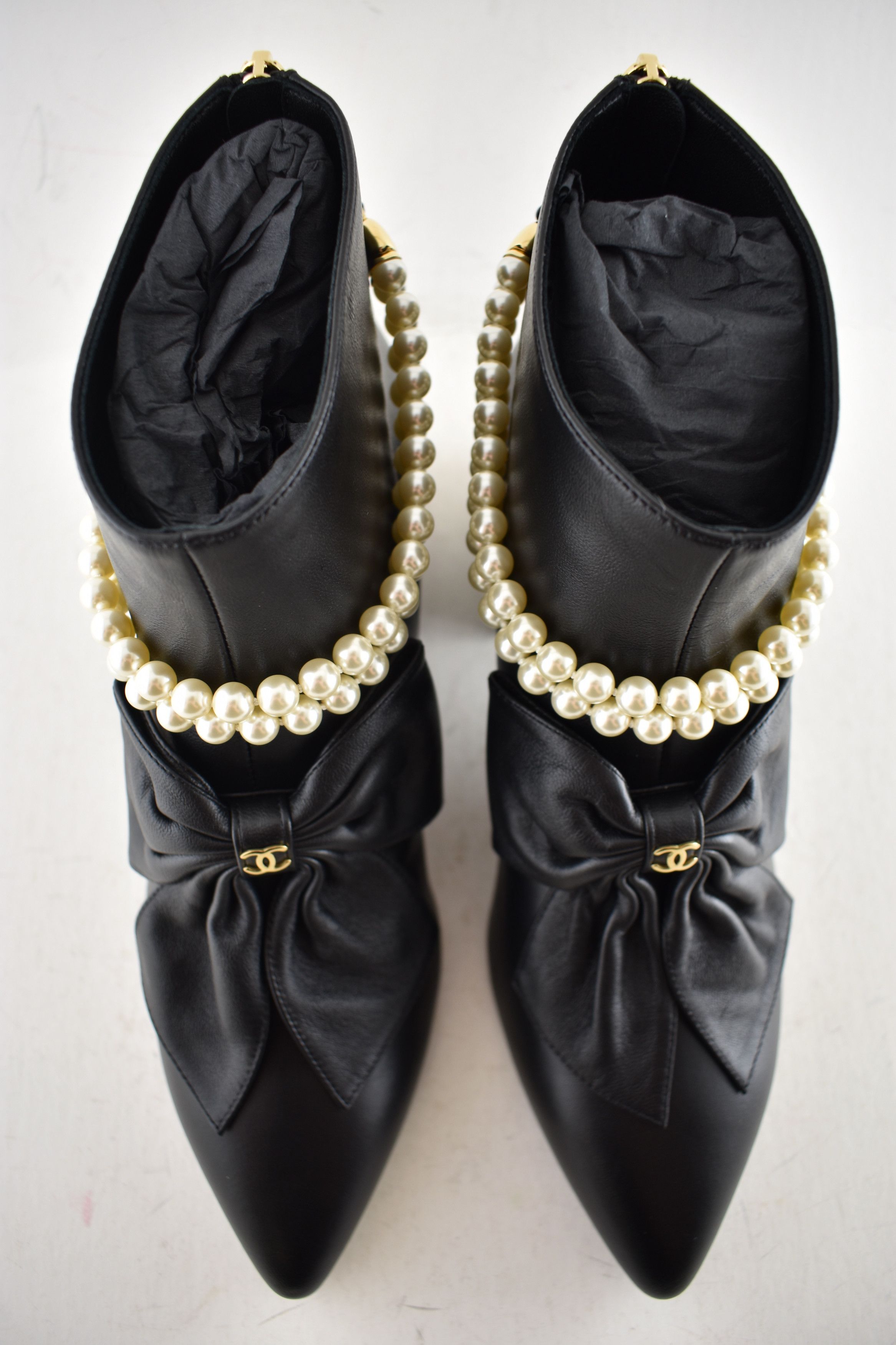 Chanel Chanel 24A Pearl CC Bow Pointed Short Ankle Heel Boots 38 Size US 8 / IT 38 - 12 Thumbnail