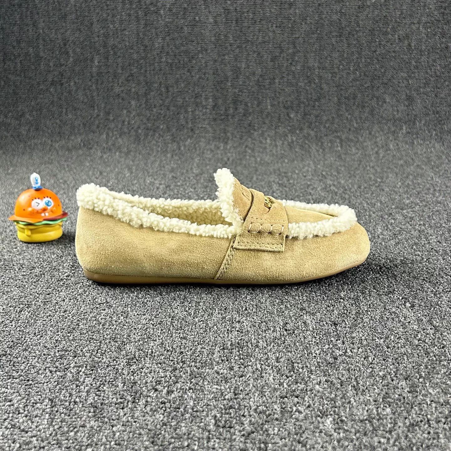 Miu Miu MIU MIU 24fw suede shearling gold coin badge loafers HB5725 Size US 4.5 / IT 34.5 - 4 Thumbnail