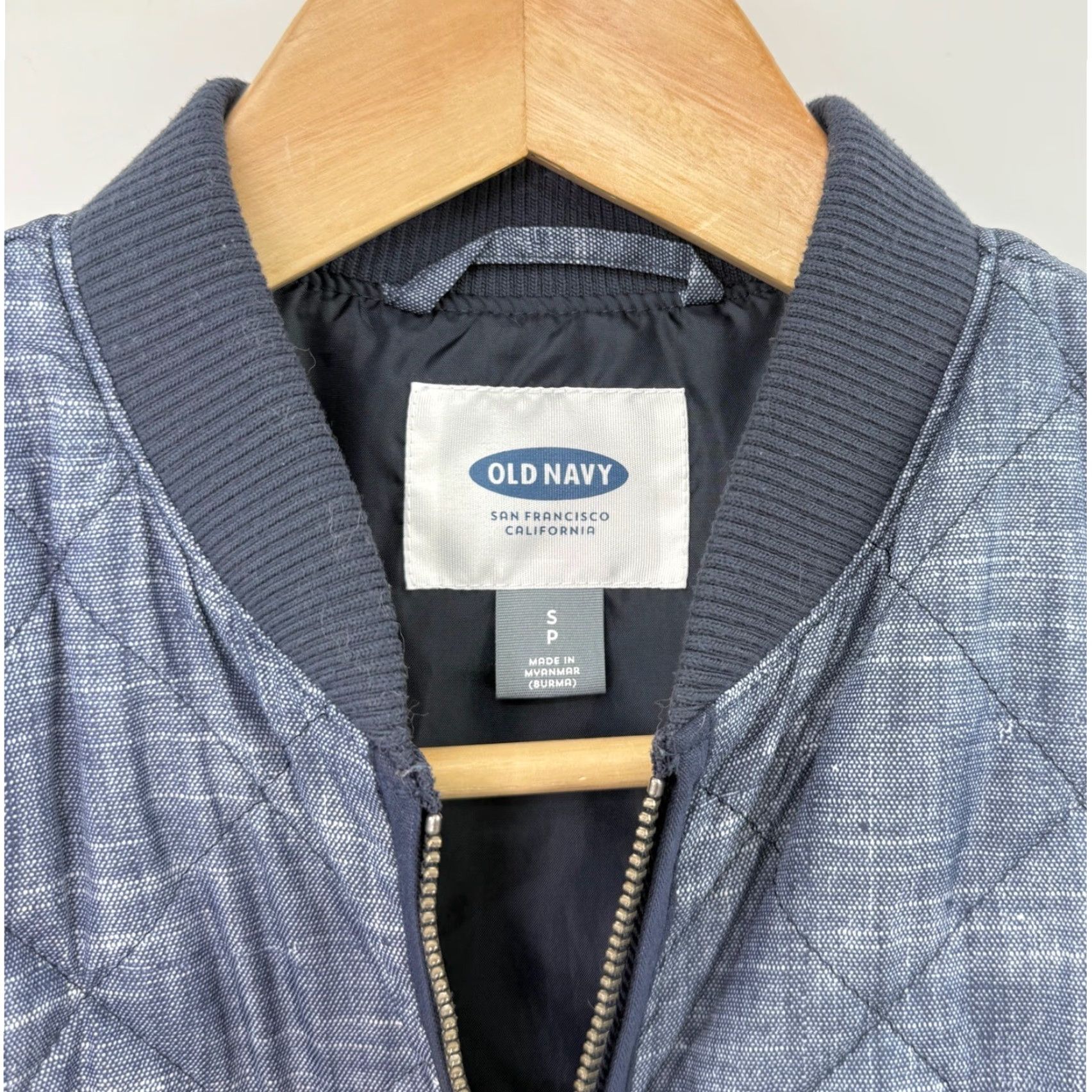 Old Navy VINTAGE Old Navy Womens Quilted Chambray Blue Puffer Vest Size S Outdoors Preppy Size S / US 4 / IT 40 - 4 Thumbnail