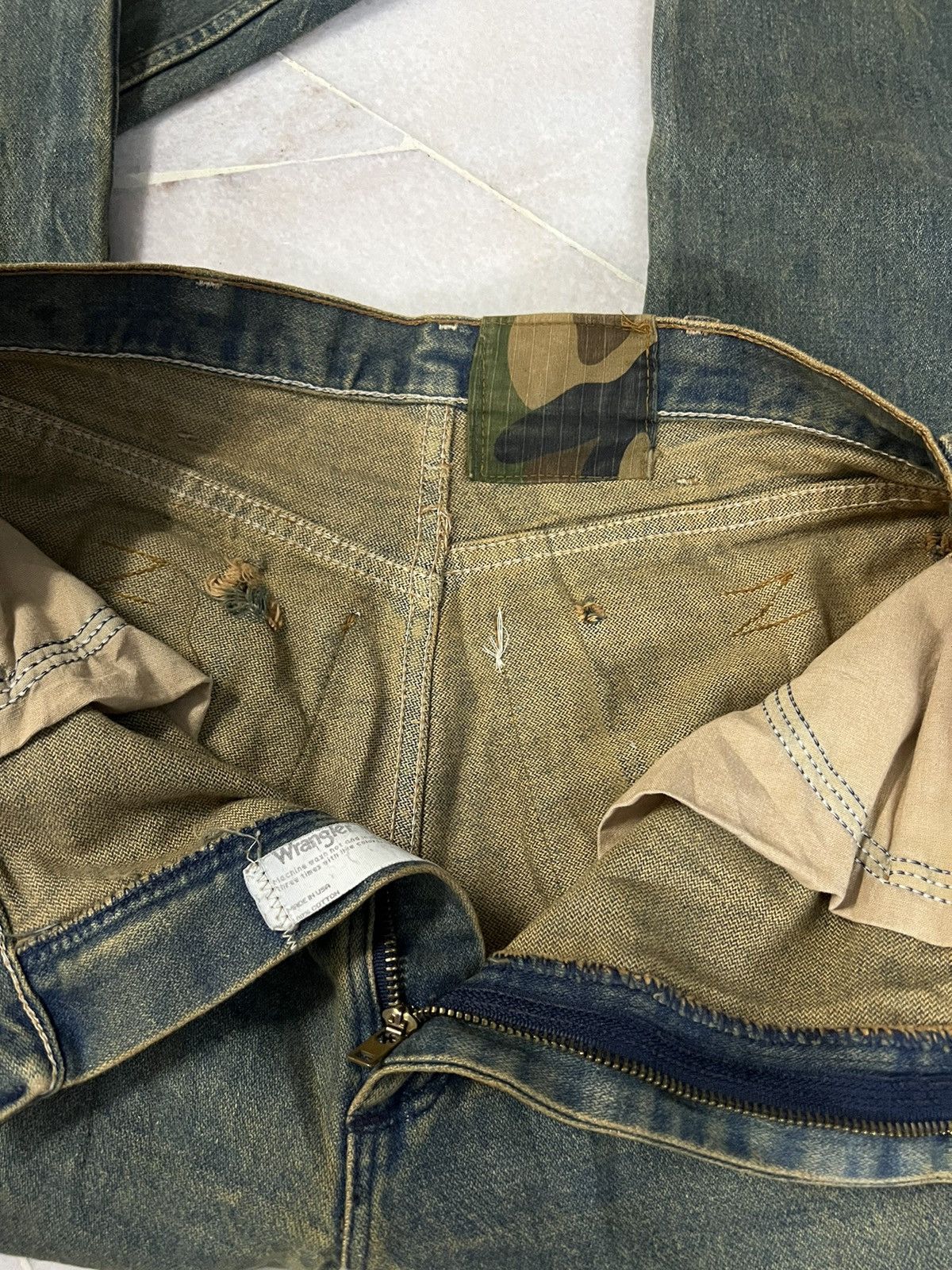 Wrangler Wrangler Distressed Rusty Jeans W30 Size US 30 / EU 46 - 18 Thumbnail
