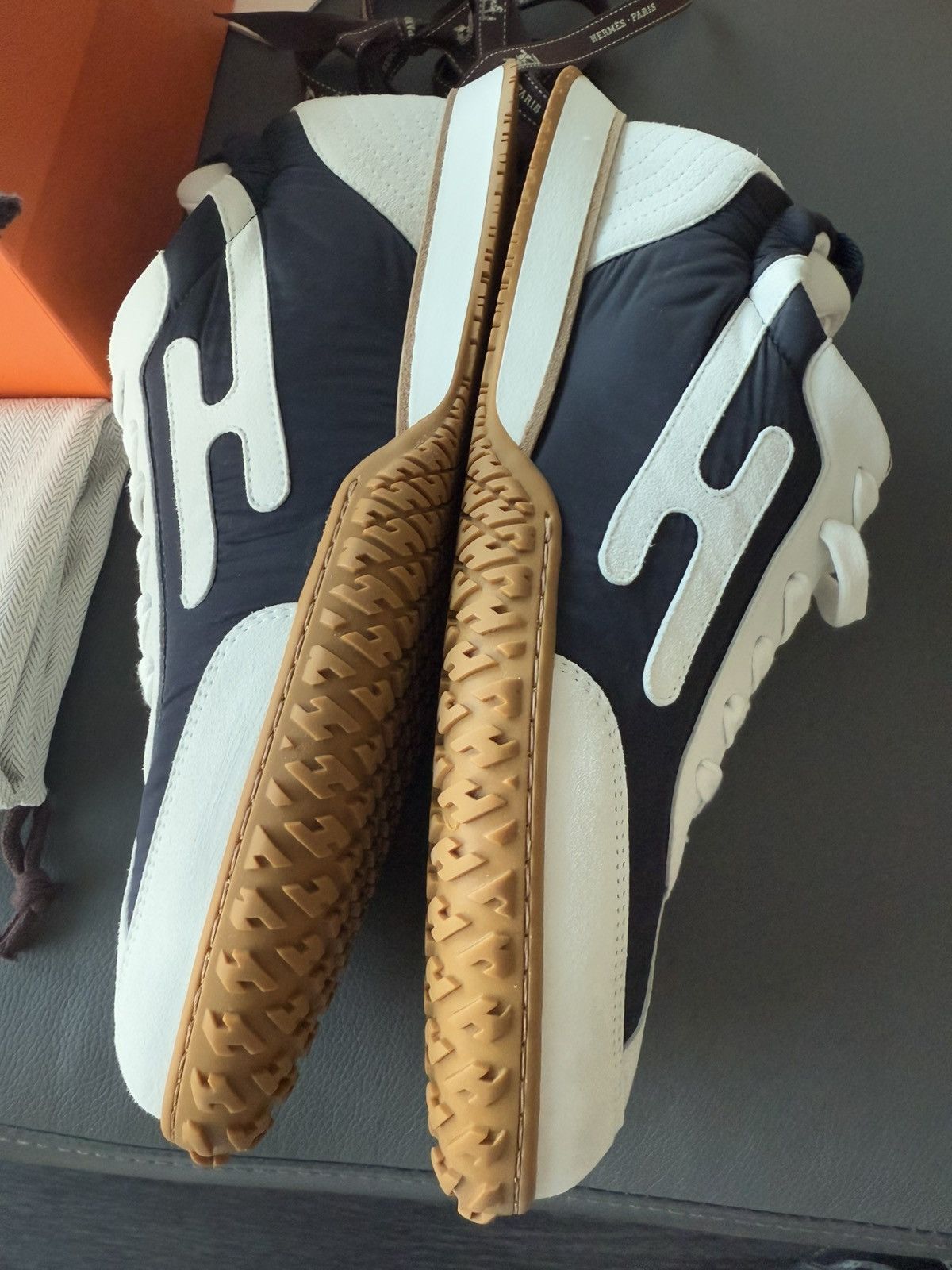 Hermes Brand New Full Set Hermes H Logo Sneaker Limited Edition Size US 10.5 / EU 43-44 - 16 Thumbnail