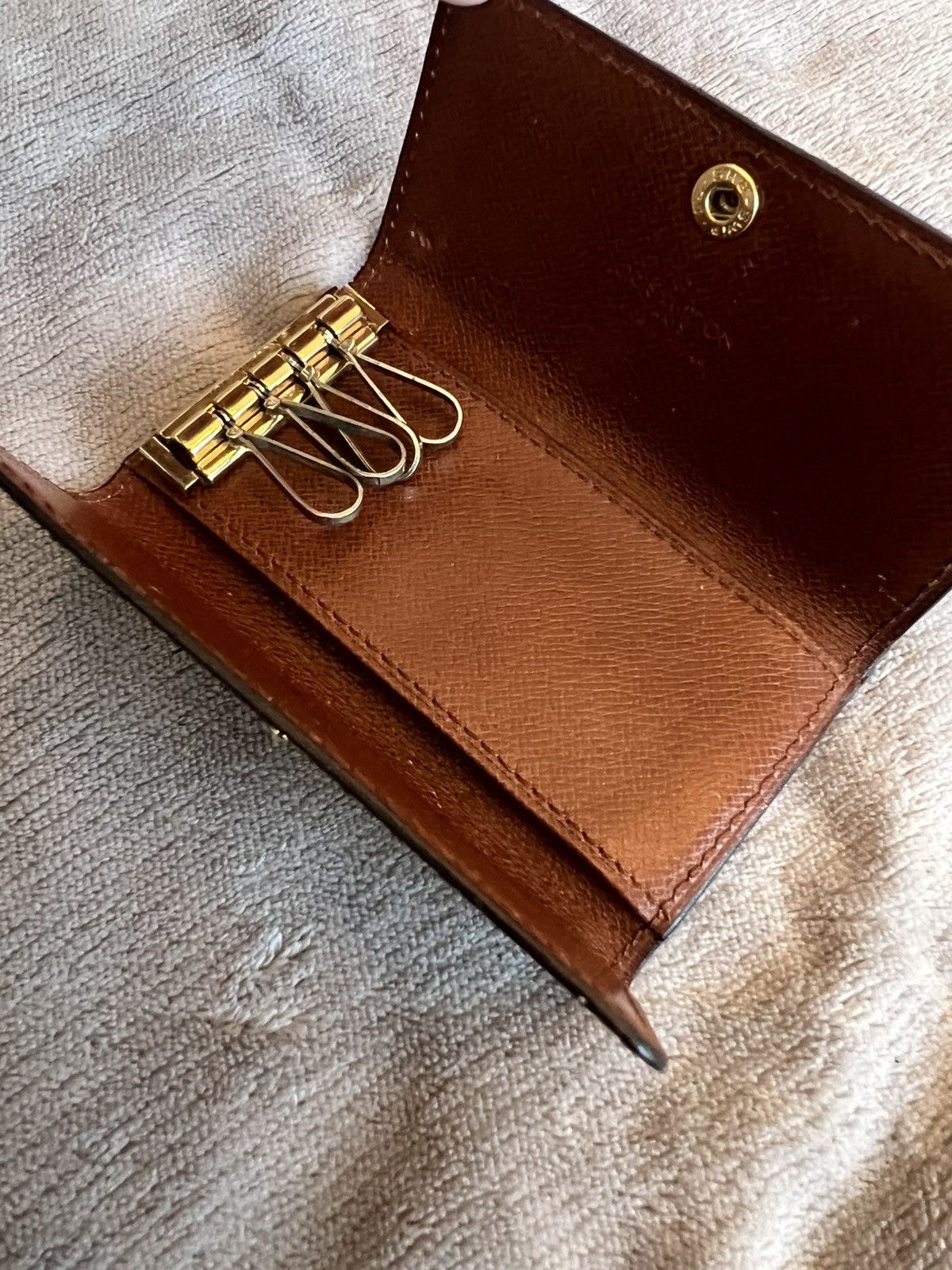 Louis Vuitton Louis Vuitton monogram 4 key holder Size ONE SIZE - 11 Thumbnail