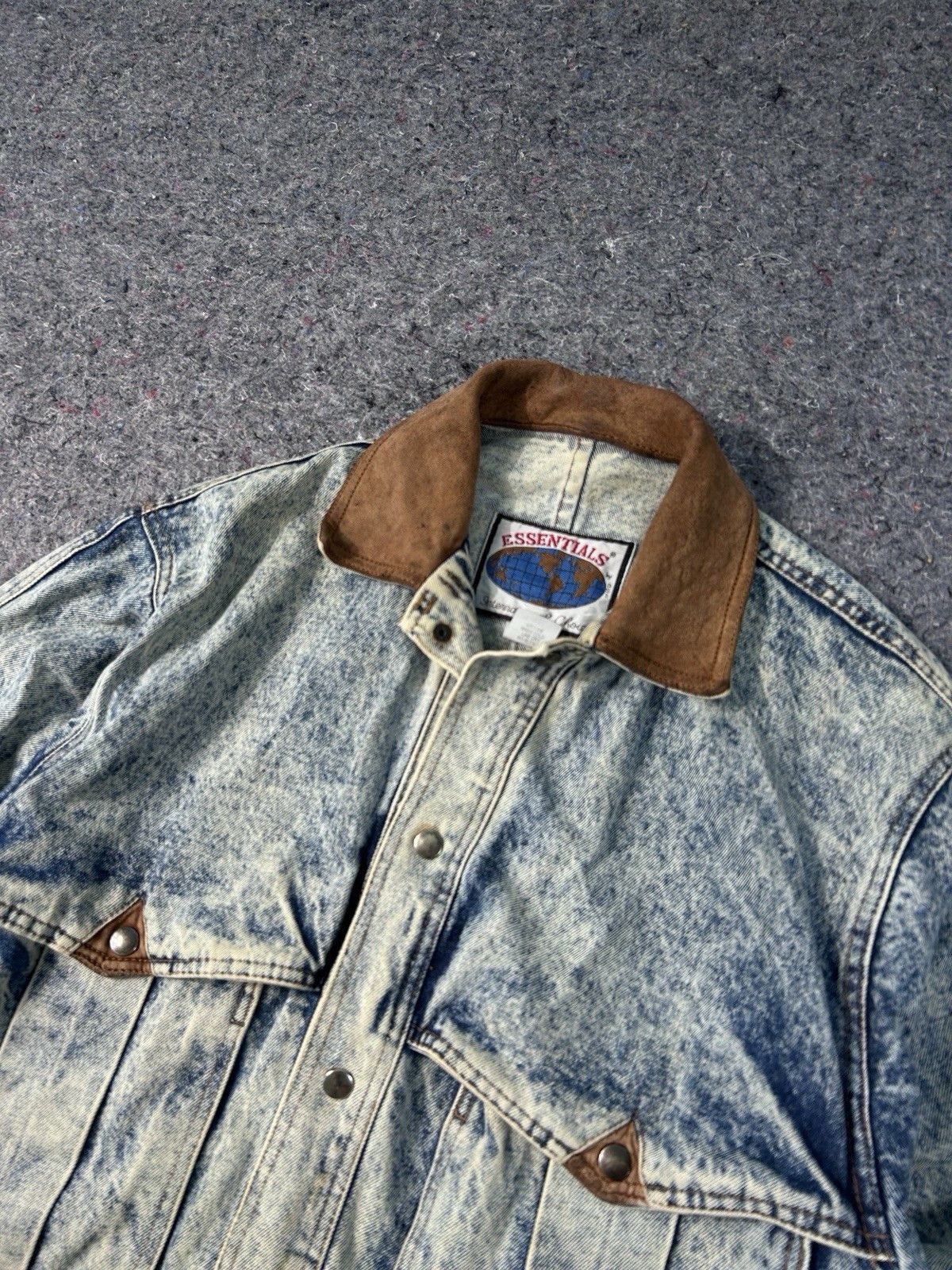 Other Essentials Vintage Acid Wash Denim Jacket Size S Size US S / EU 44-46 / 1 - 4 Thumbnail